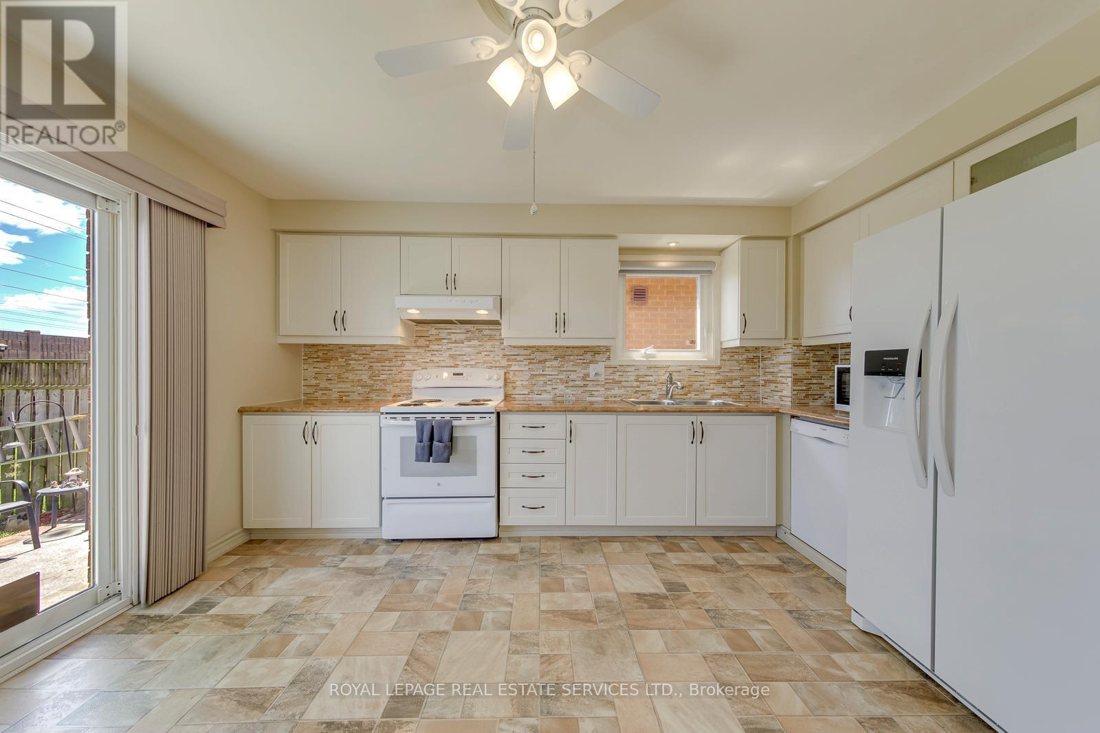 












396 LAURENTIAN AVENUE

,
Mississauga,




Ontario
L4Z2J3

