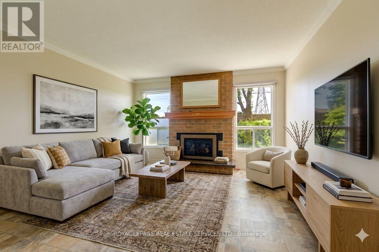 












396 LAURENTIAN AVENUE

,
Mississauga,




Ontario
L4Z2J3

