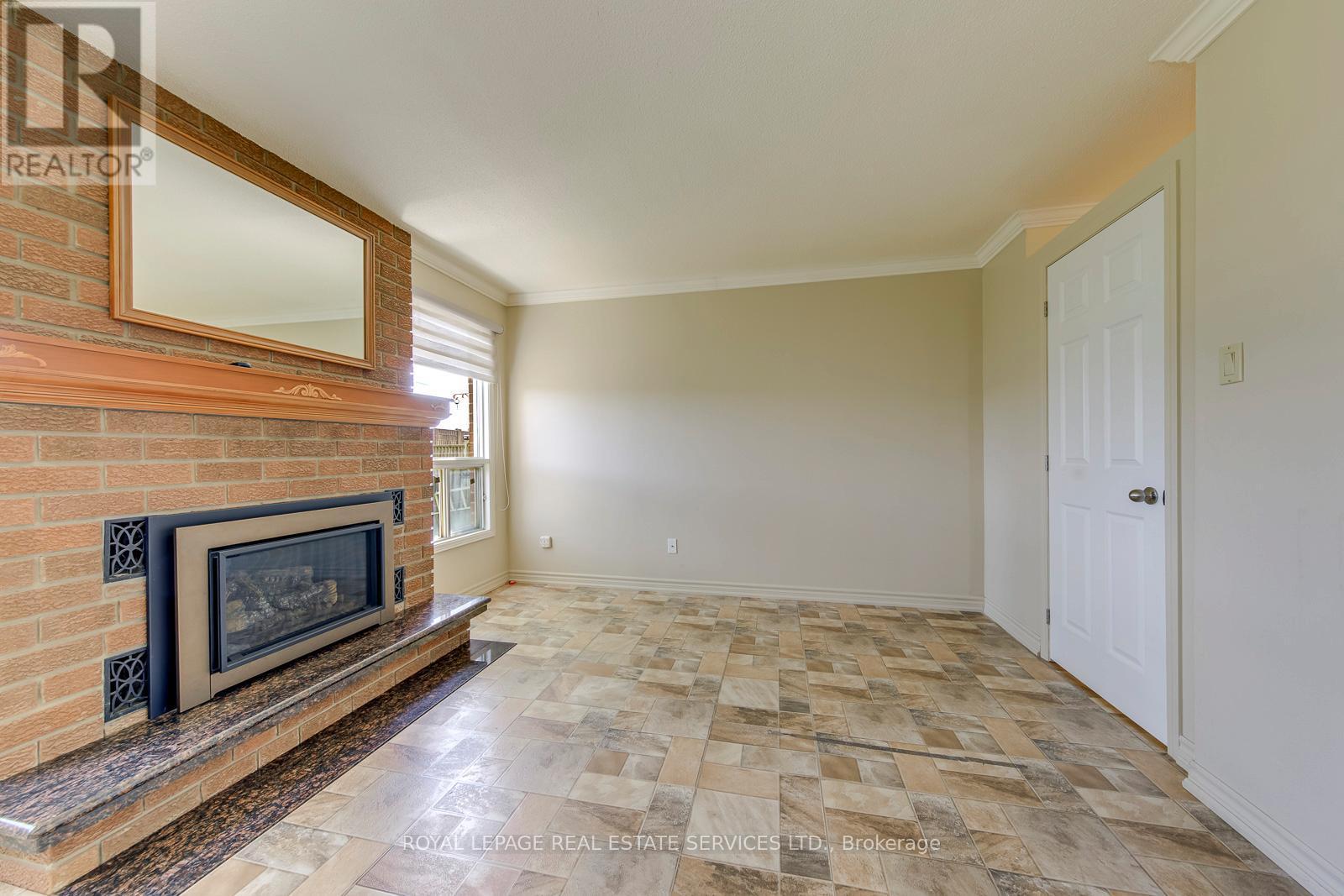 












396 LAURENTIAN AVENUE

,
Mississauga,




Ontario
L4Z2J3


