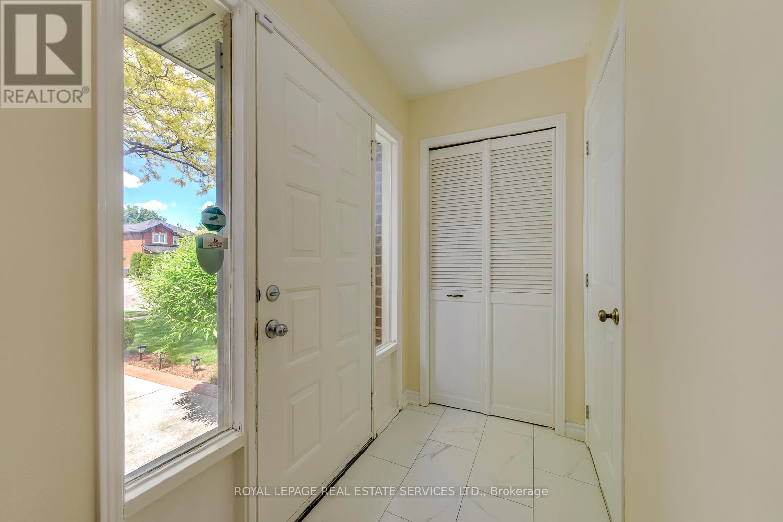 












396 LAURENTIAN AVENUE

,
Mississauga,




Ontario
L4Z2J3

