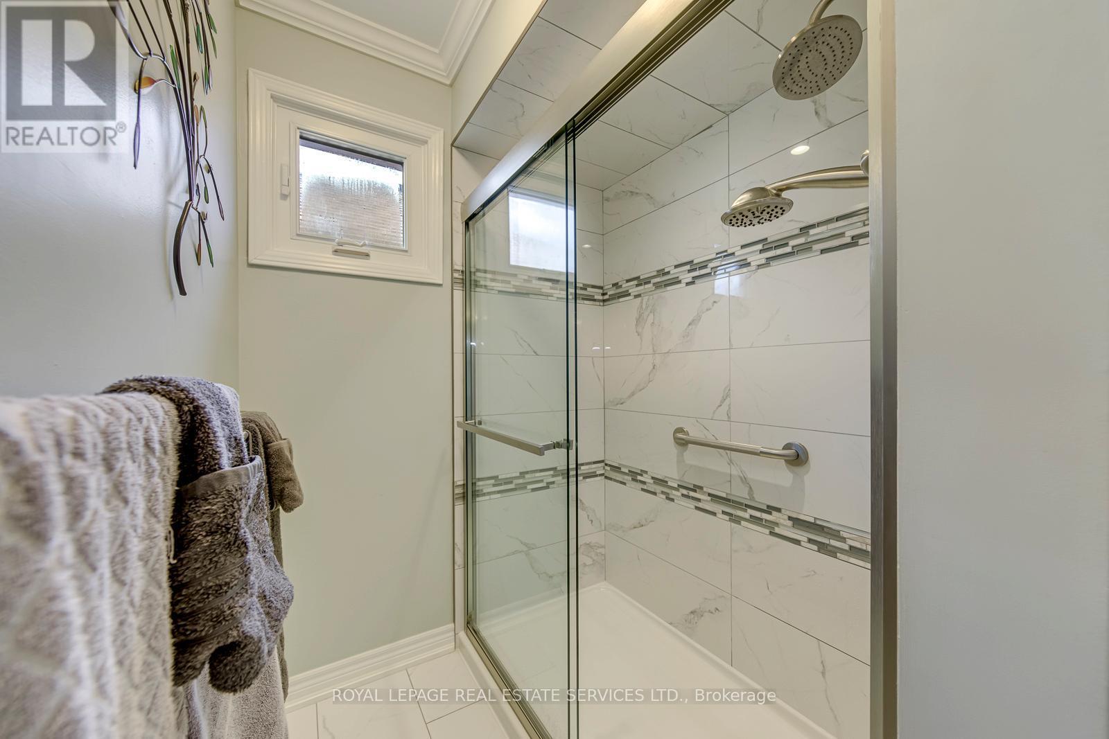 












396 LAURENTIAN AVENUE

,
Mississauga,




Ontario
L4Z2J3

