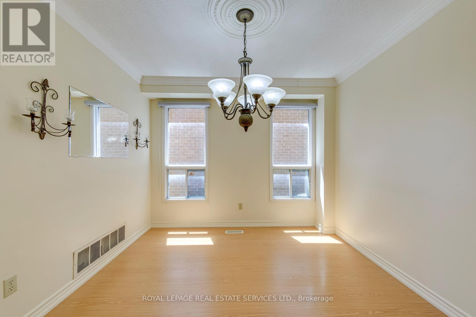 












396 LAURENTIAN AVENUE

,
Mississauga,




Ontario
L4Z2J3

