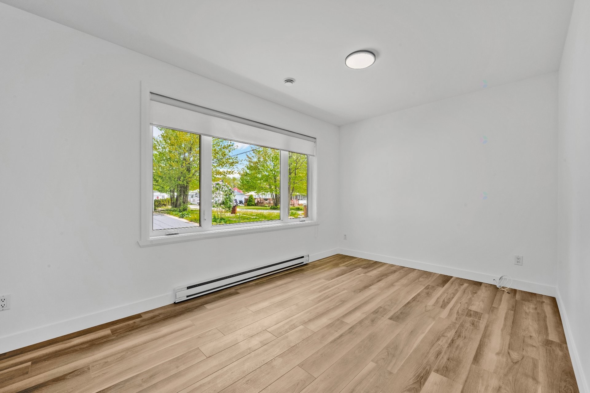 









1102


Rue de l'Équinoxe

,
Saint-Lin/Laurentides,




QC
J5M3E6

