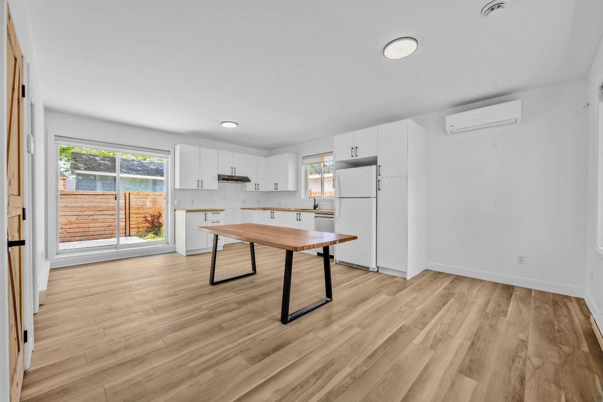 









1102


Rue de l'Équinoxe

,
Saint-Lin/Laurentides,




QC
J5M3E6

