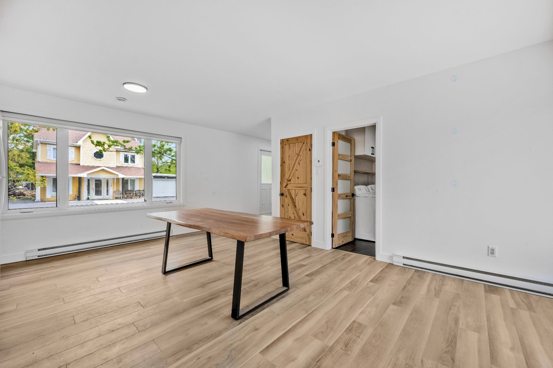 









1102


Rue de l'Équinoxe

,
Saint-Lin/Laurentides,




QC
J5M3E6

