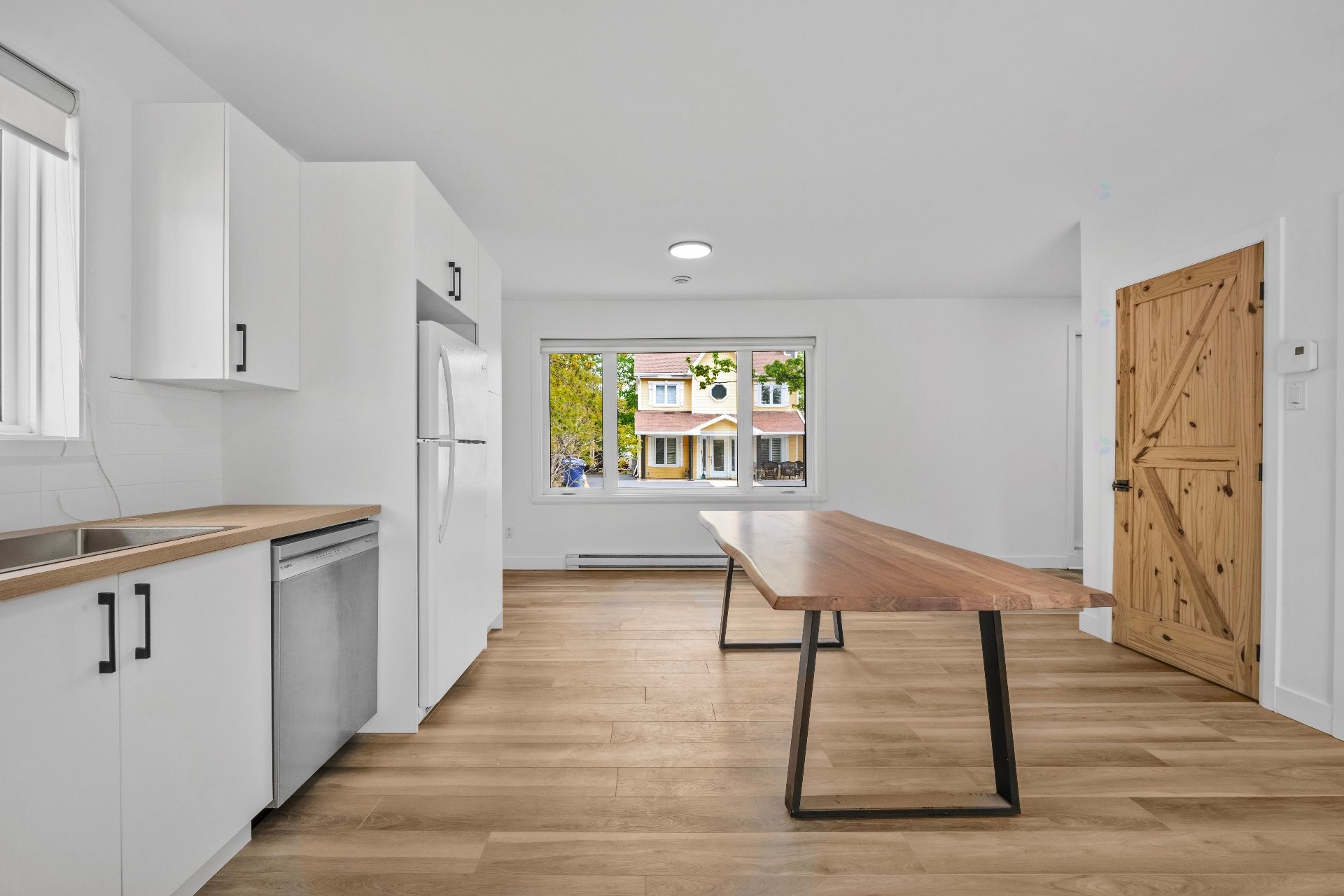 









1102


Rue de l'Équinoxe

,
Saint-Lin/Laurentides,




QC
J5M3E6

