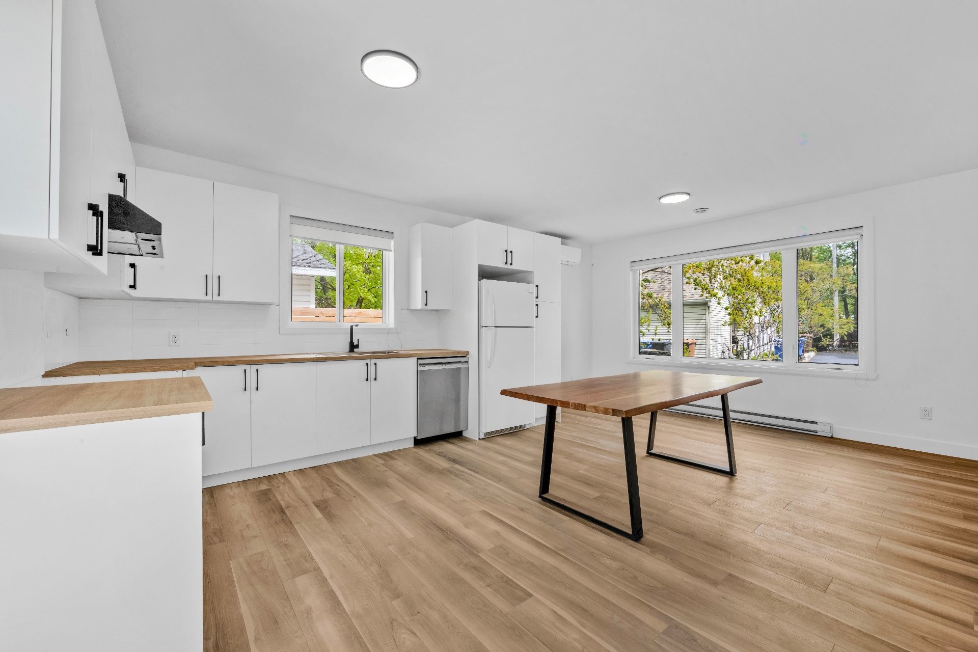 









1102


Rue de l'Équinoxe

,
Saint-Lin/Laurentides,




QC
J5M3E6

