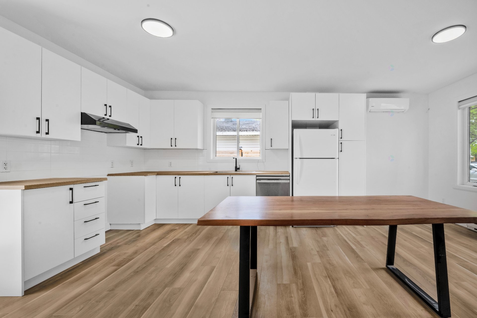 









1102


Rue de l'Équinoxe

,
Saint-Lin/Laurentides,




QC
J5M3E6

