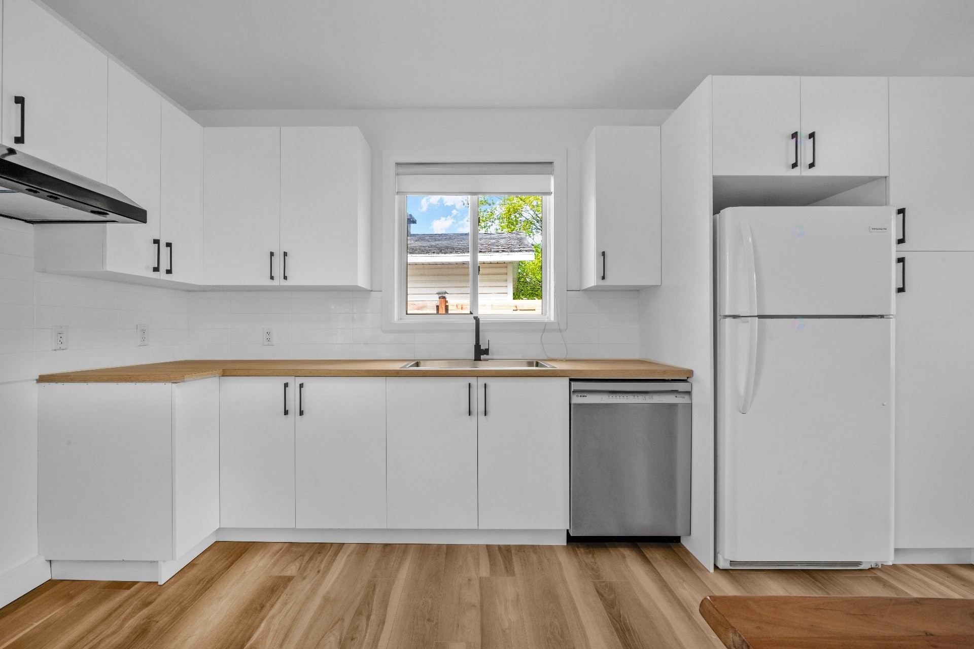 









1102


Rue de l'Équinoxe

,
Saint-Lin/Laurentides,




QC
J5M3E6

