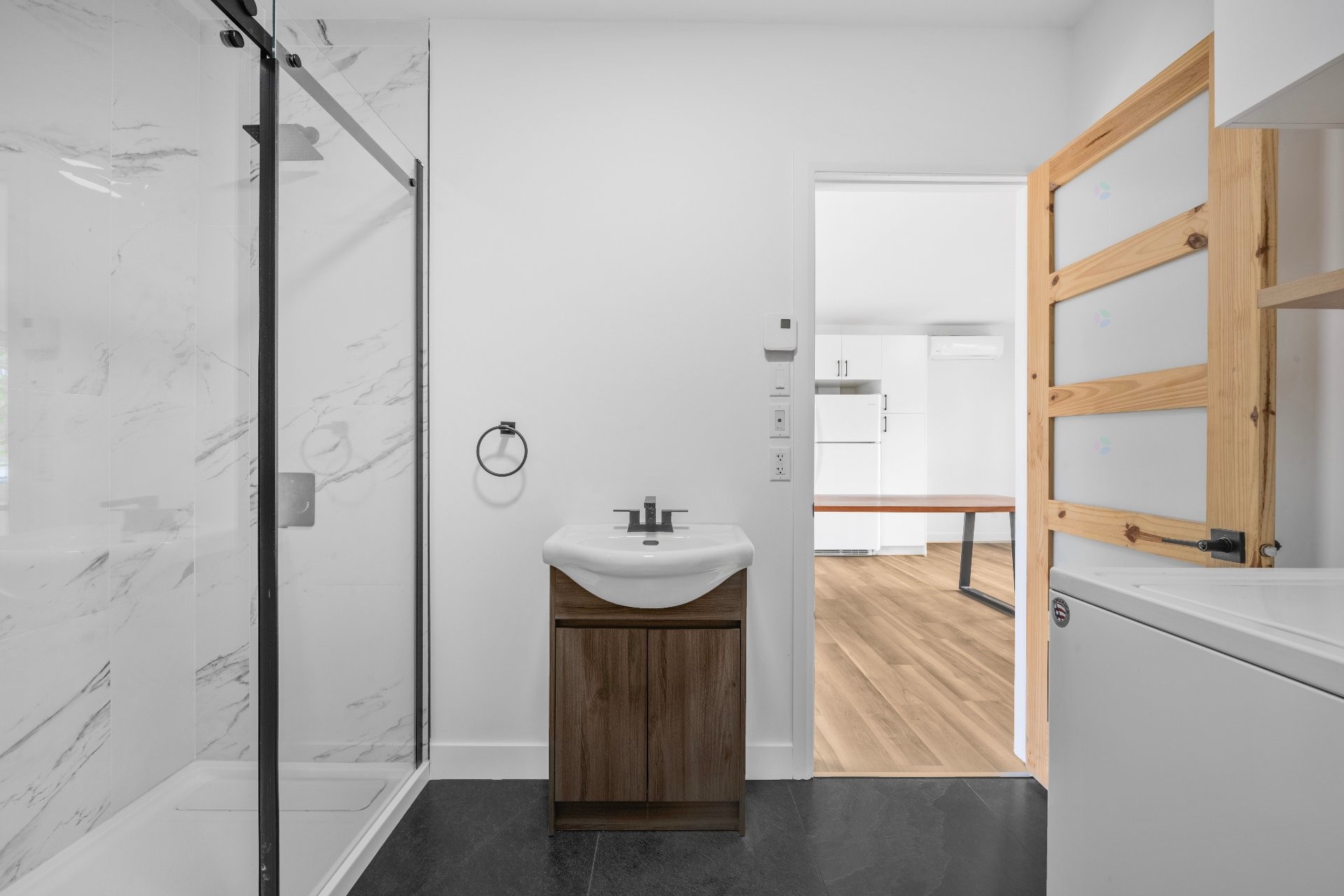 









1102


Rue de l'Équinoxe

,
Saint-Lin/Laurentides,




QC
J5M3E6

