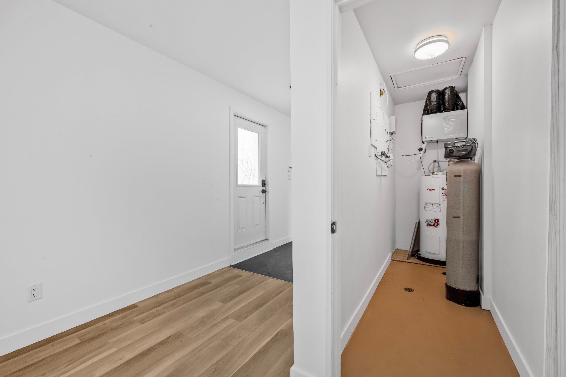 









1102


Rue de l'Équinoxe

,
Saint-Lin/Laurentides,




QC
J5M3E6

