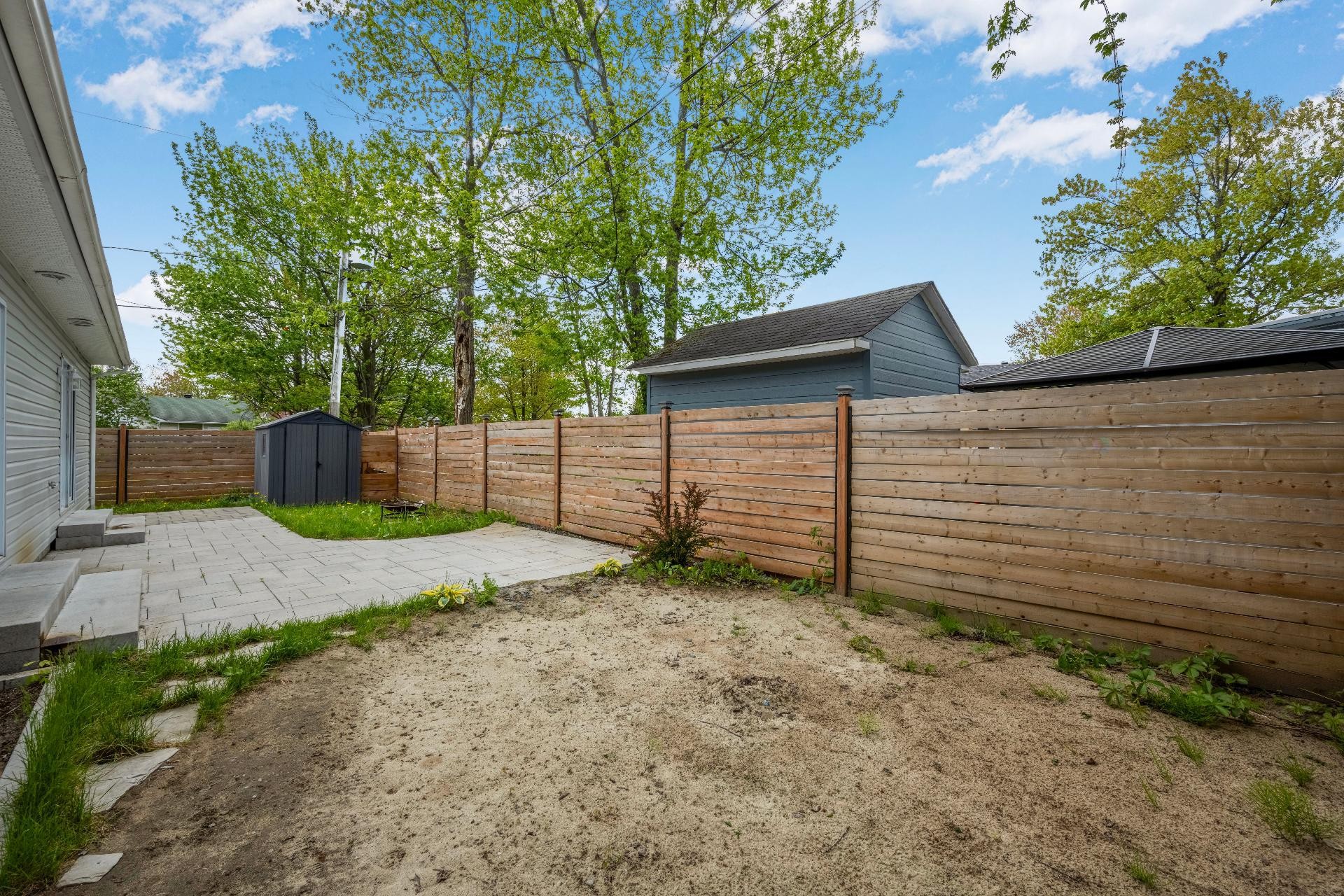 









1102


Rue de l'Équinoxe

,
Saint-Lin/Laurentides,




QC
J5M3E6

