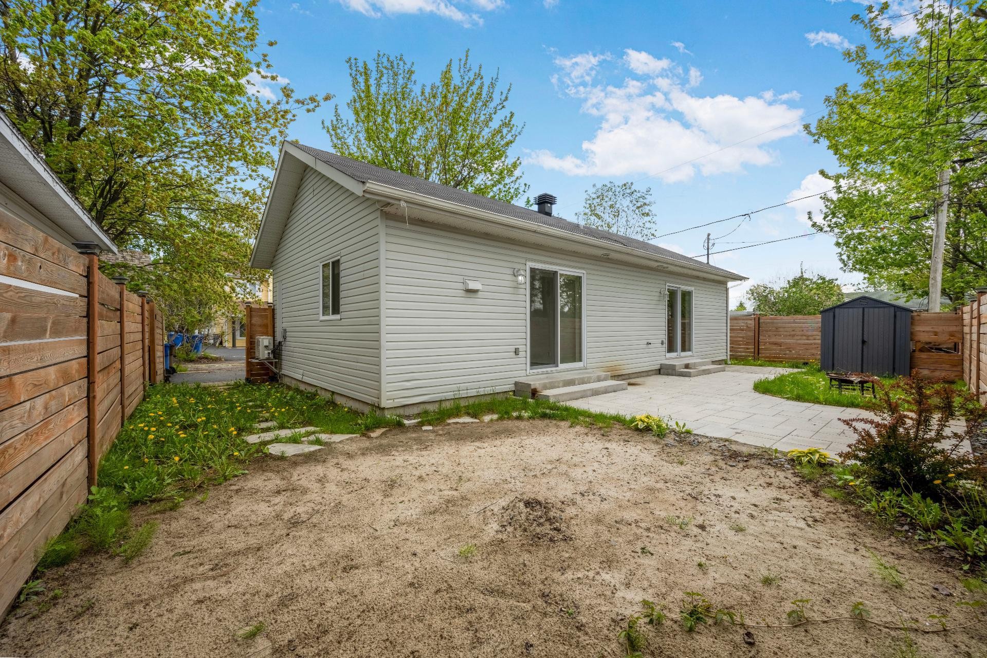 









1102


Rue de l'Équinoxe

,
Saint-Lin/Laurentides,




QC
J5M3E6

