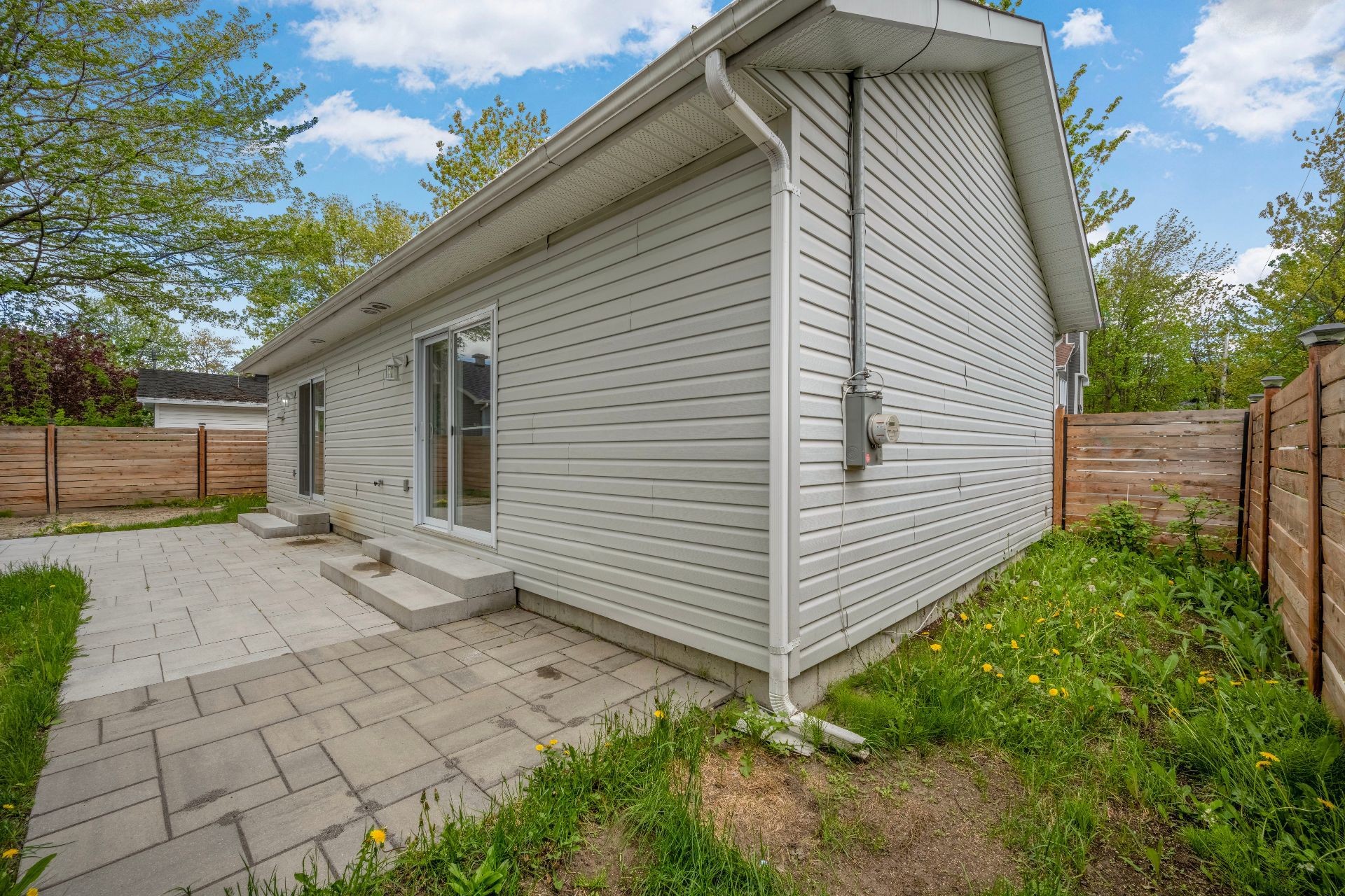 









1102


Rue de l'Équinoxe

,
Saint-Lin/Laurentides,




QC
J5M3E6

