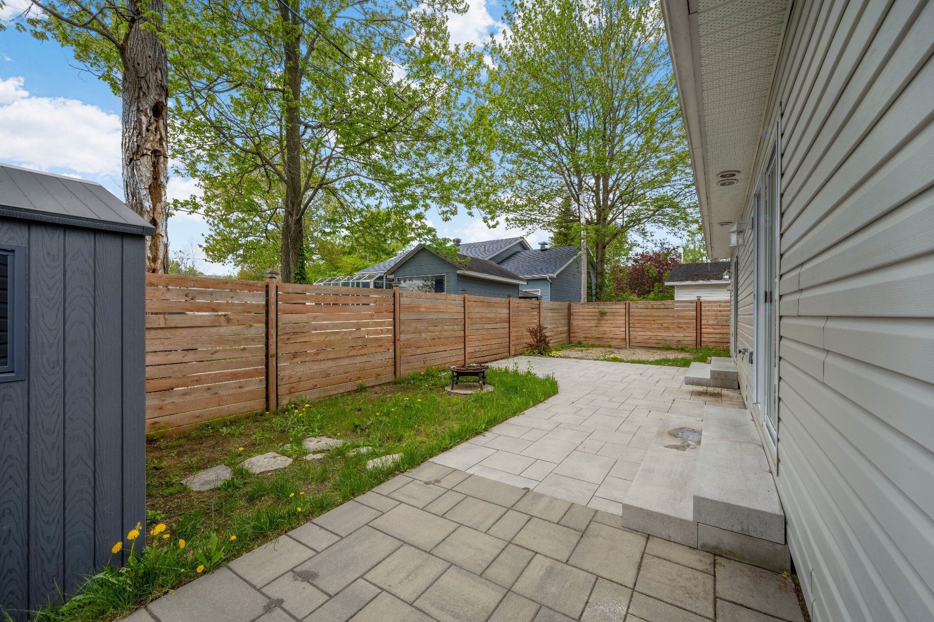 









1102


Rue de l'Équinoxe

,
Saint-Lin/Laurentides,




QC
J5M3E6

