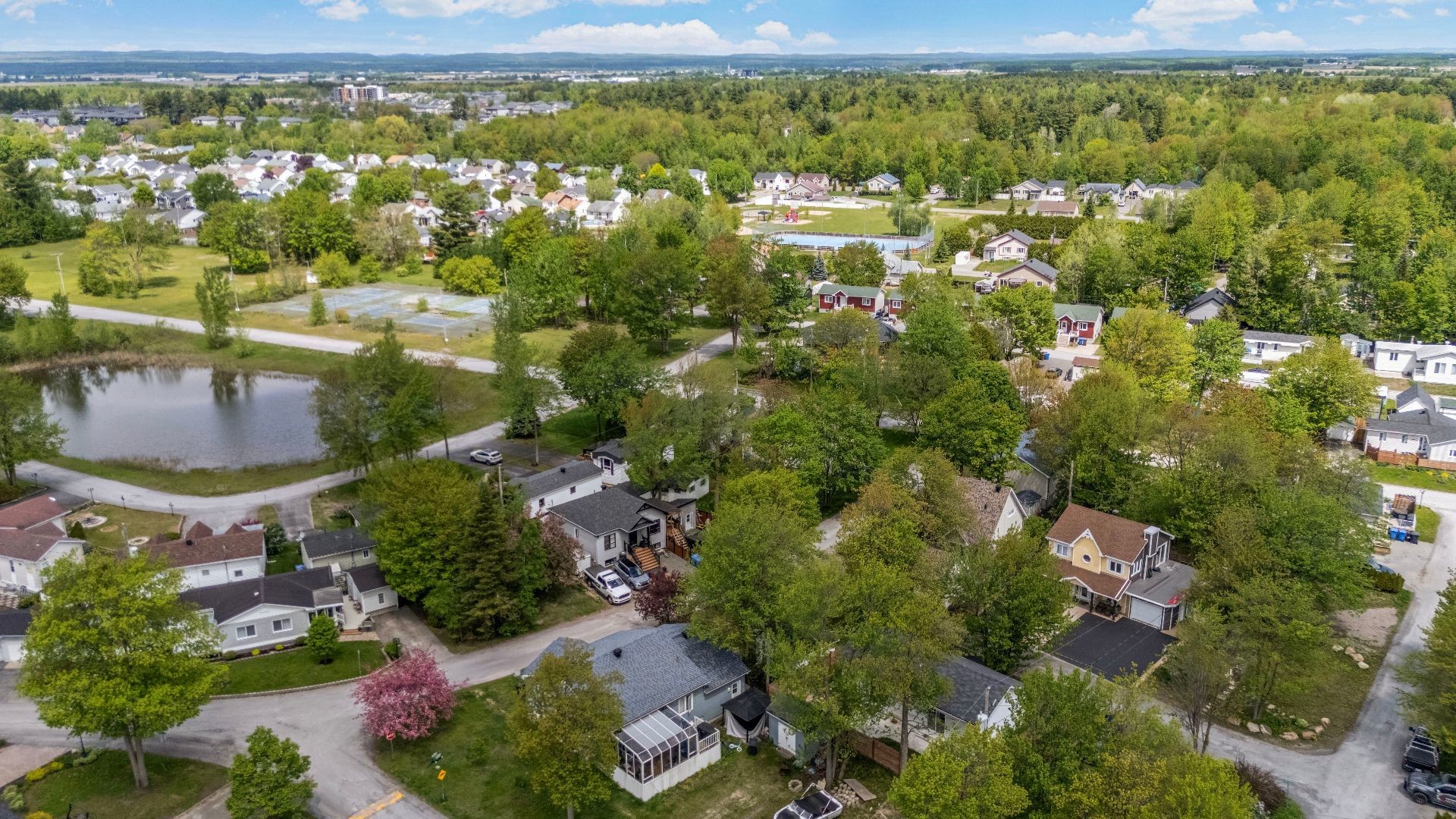 









1102


Rue de l'Équinoxe

,
Saint-Lin/Laurentides,




QC
J5M3E6

