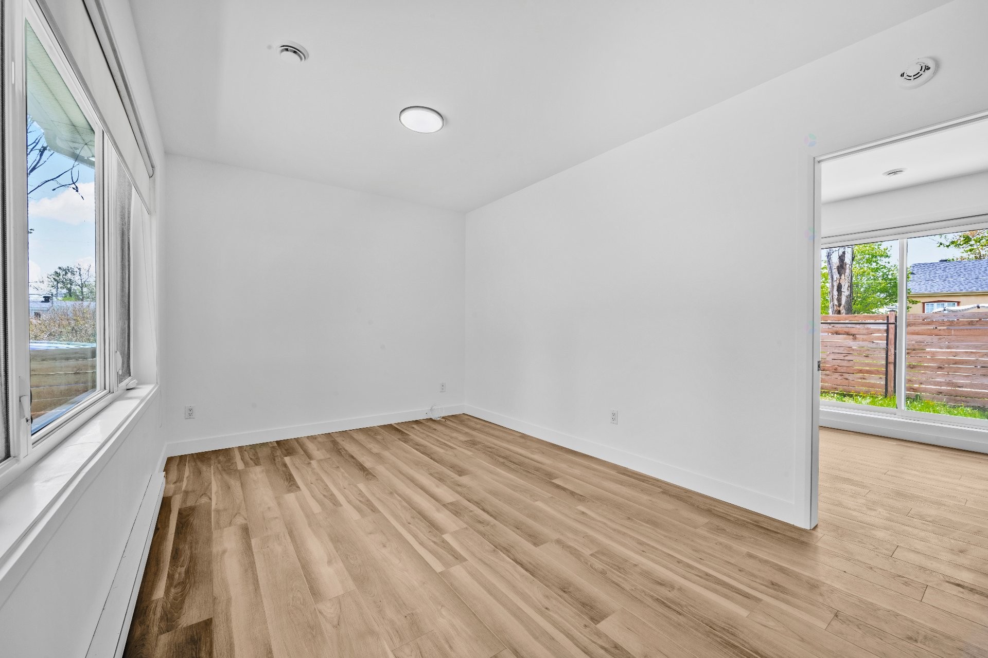 









1102


Rue de l'Équinoxe

,
Saint-Lin/Laurentides,




QC
J5M3E6

