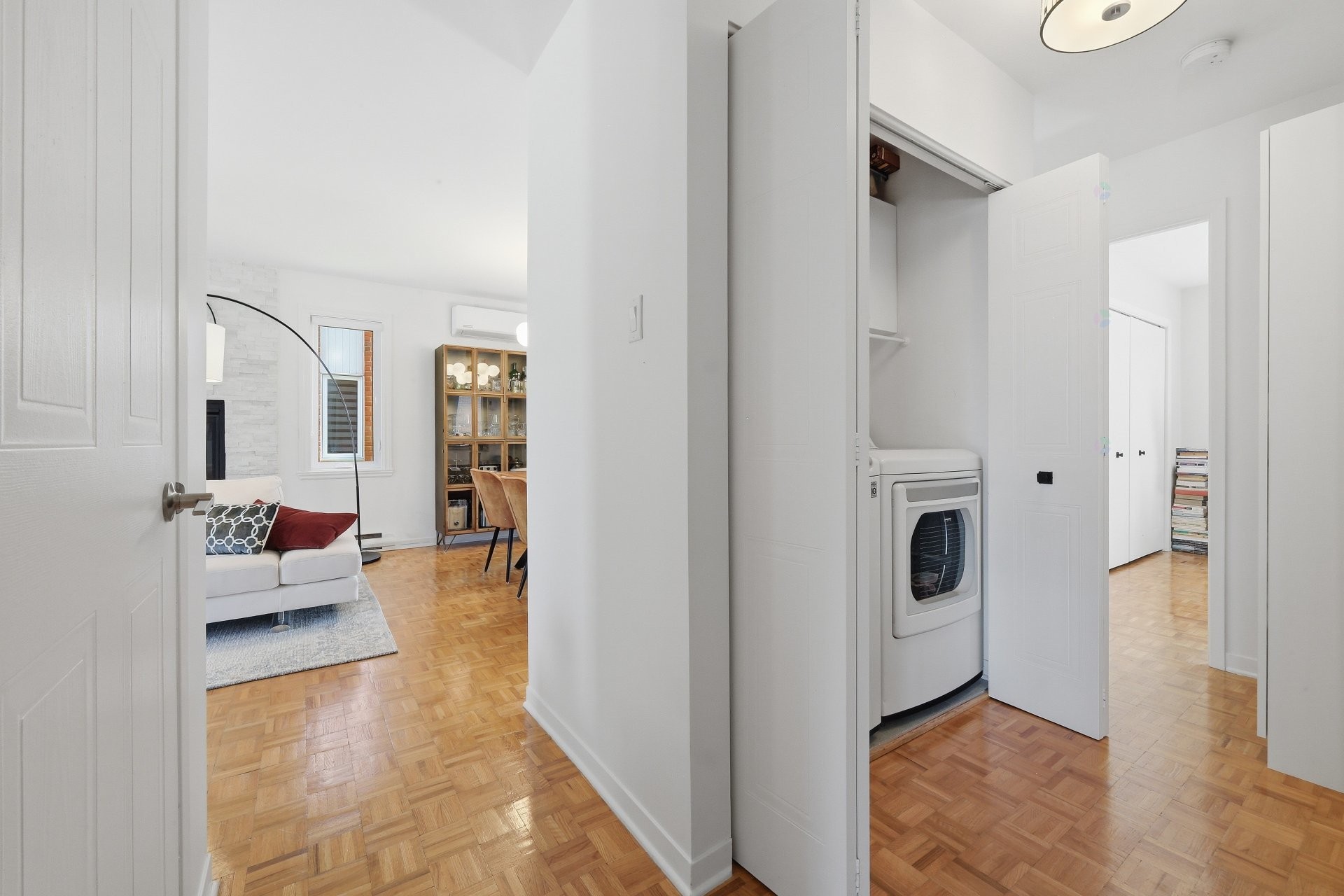 









7165


Rue Tourangeau

,
Longueuil (Saint-Hubert),




QC
J3Y1G2

