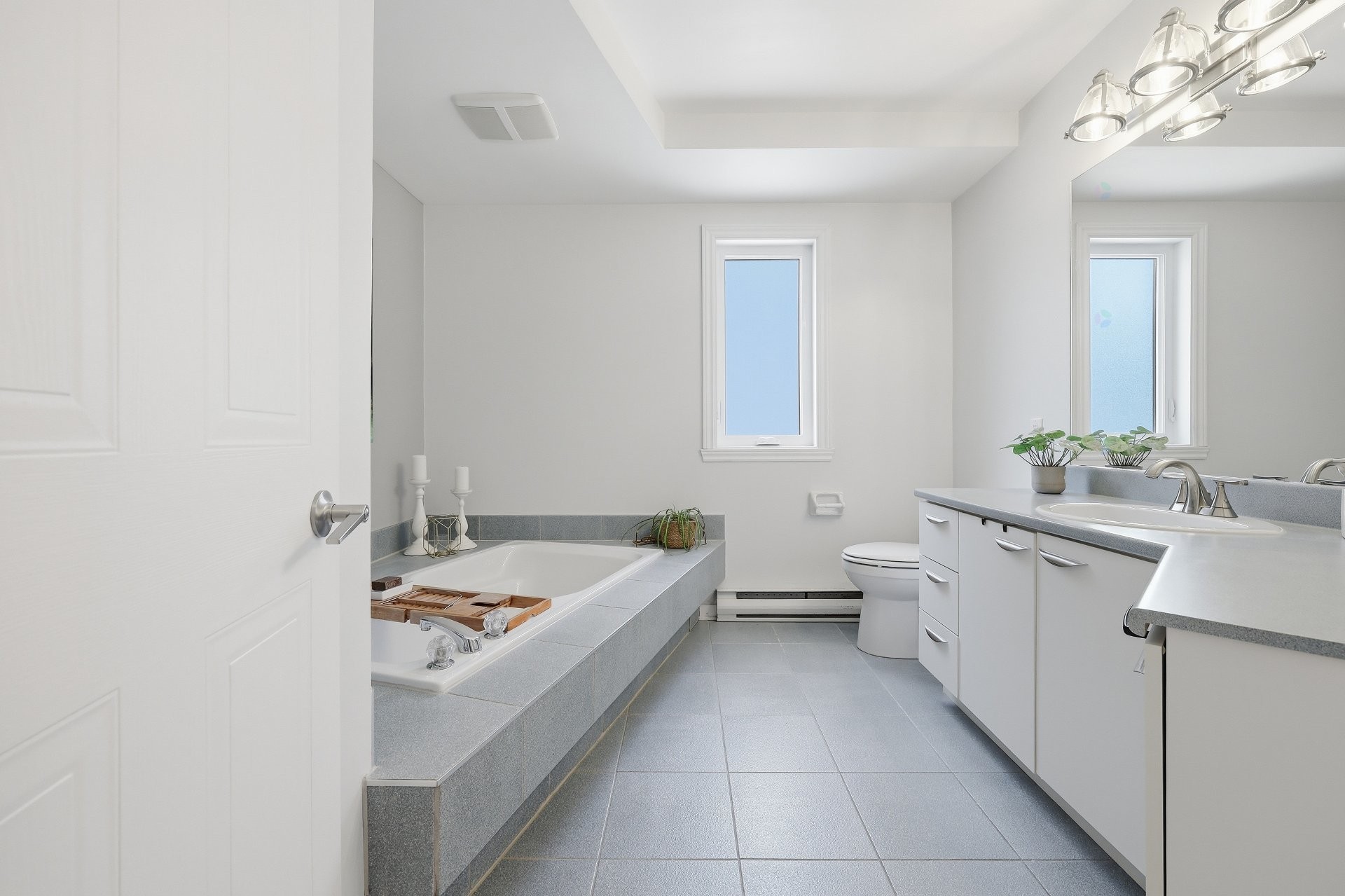 









7165


Rue Tourangeau

,
Longueuil (Saint-Hubert),




QC
J3Y1G2

