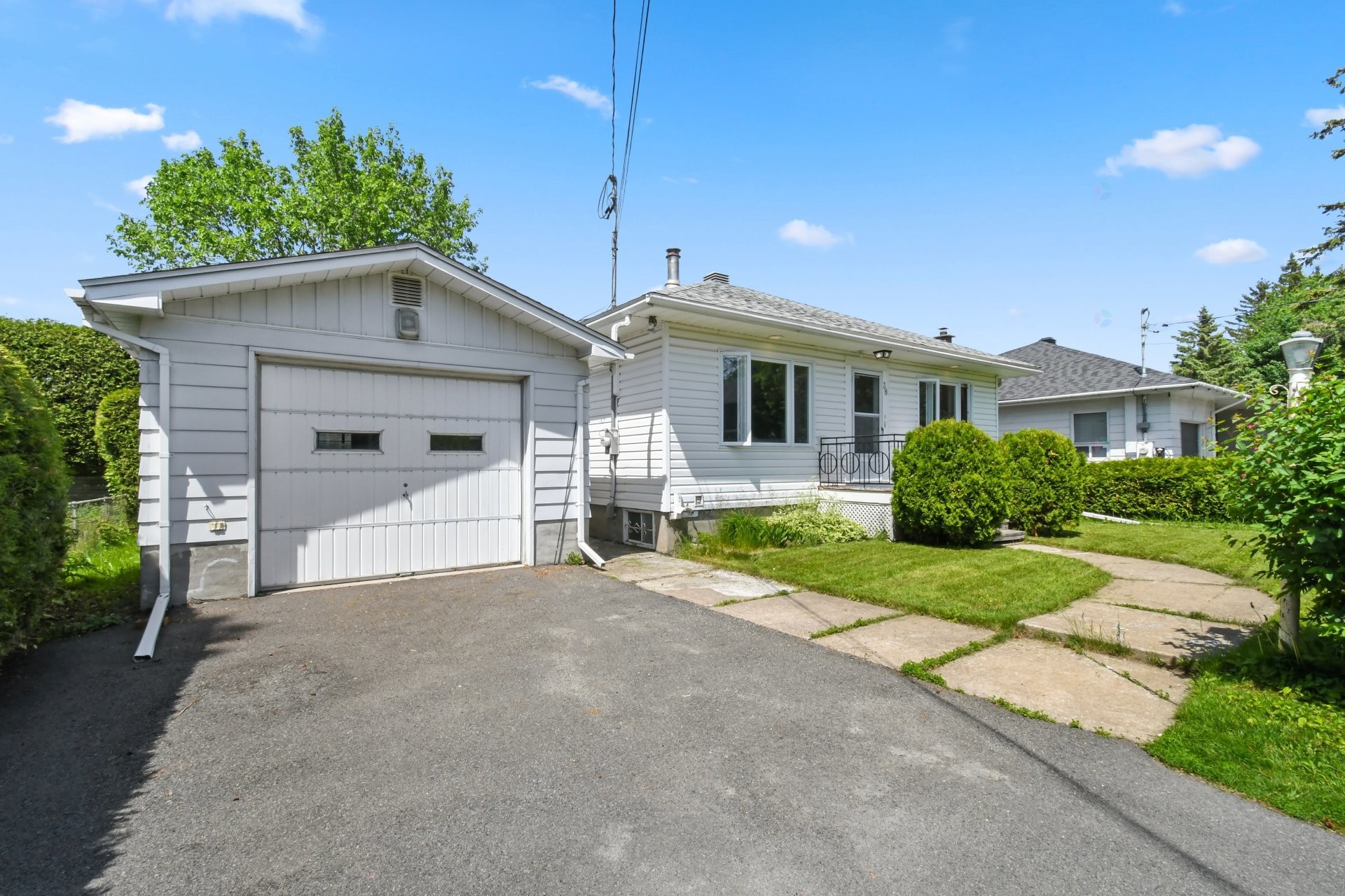 









38


Rue Giguère

,
Laval (Sainte-Rose),




QC
H7L1G9

