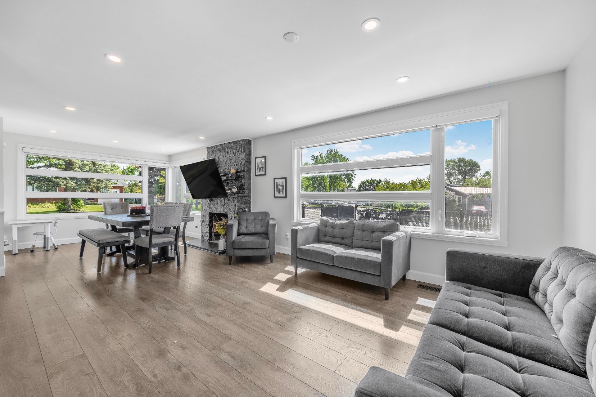 









295


Rue Sherbrooke

,
Sainte-Thérèse,




QC
J7E2C5

