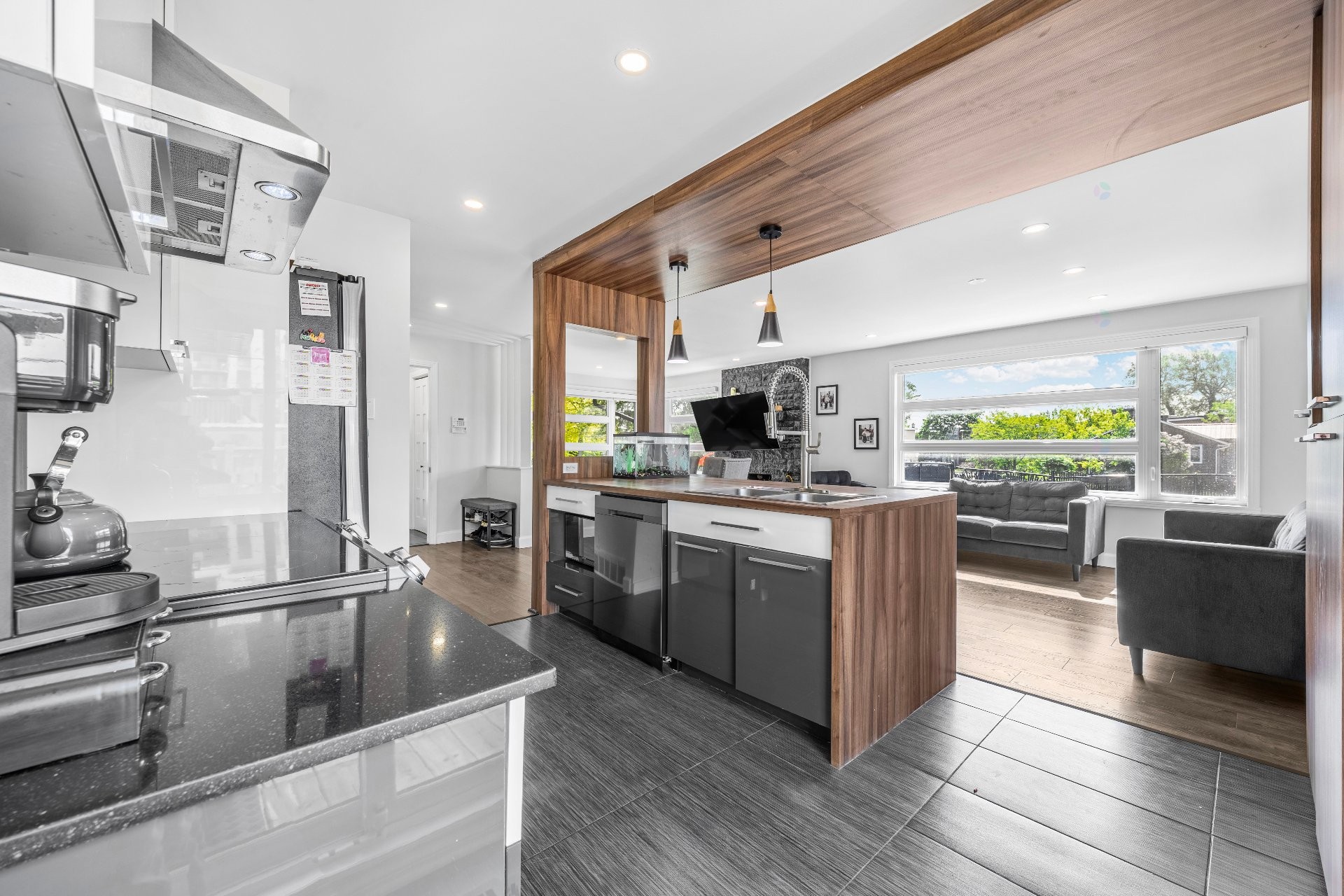 









295


Rue Sherbrooke

,
Sainte-Thérèse,




QC
J7E2C5

