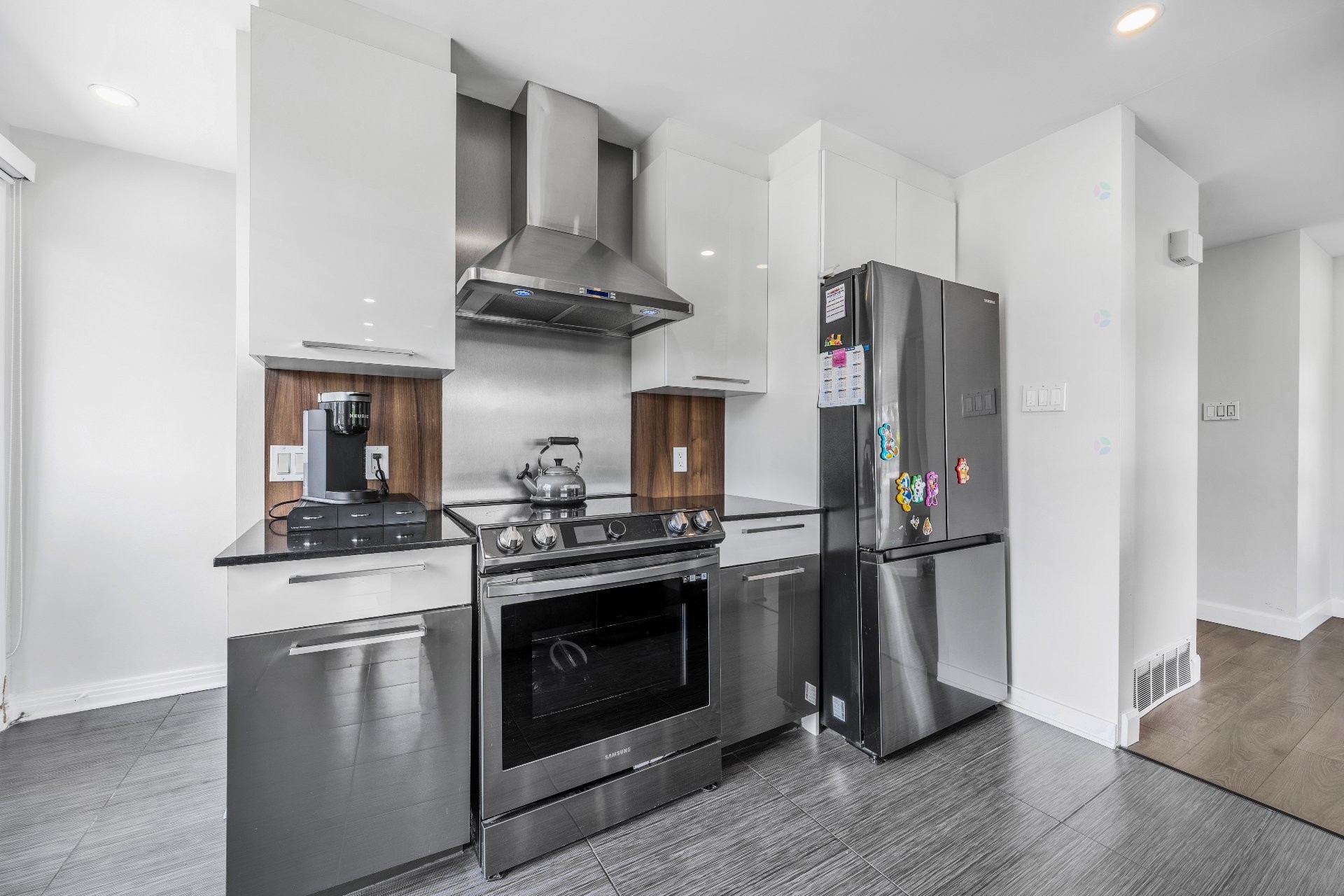 









295


Rue Sherbrooke

,
Sainte-Thérèse,




QC
J7E2C5

