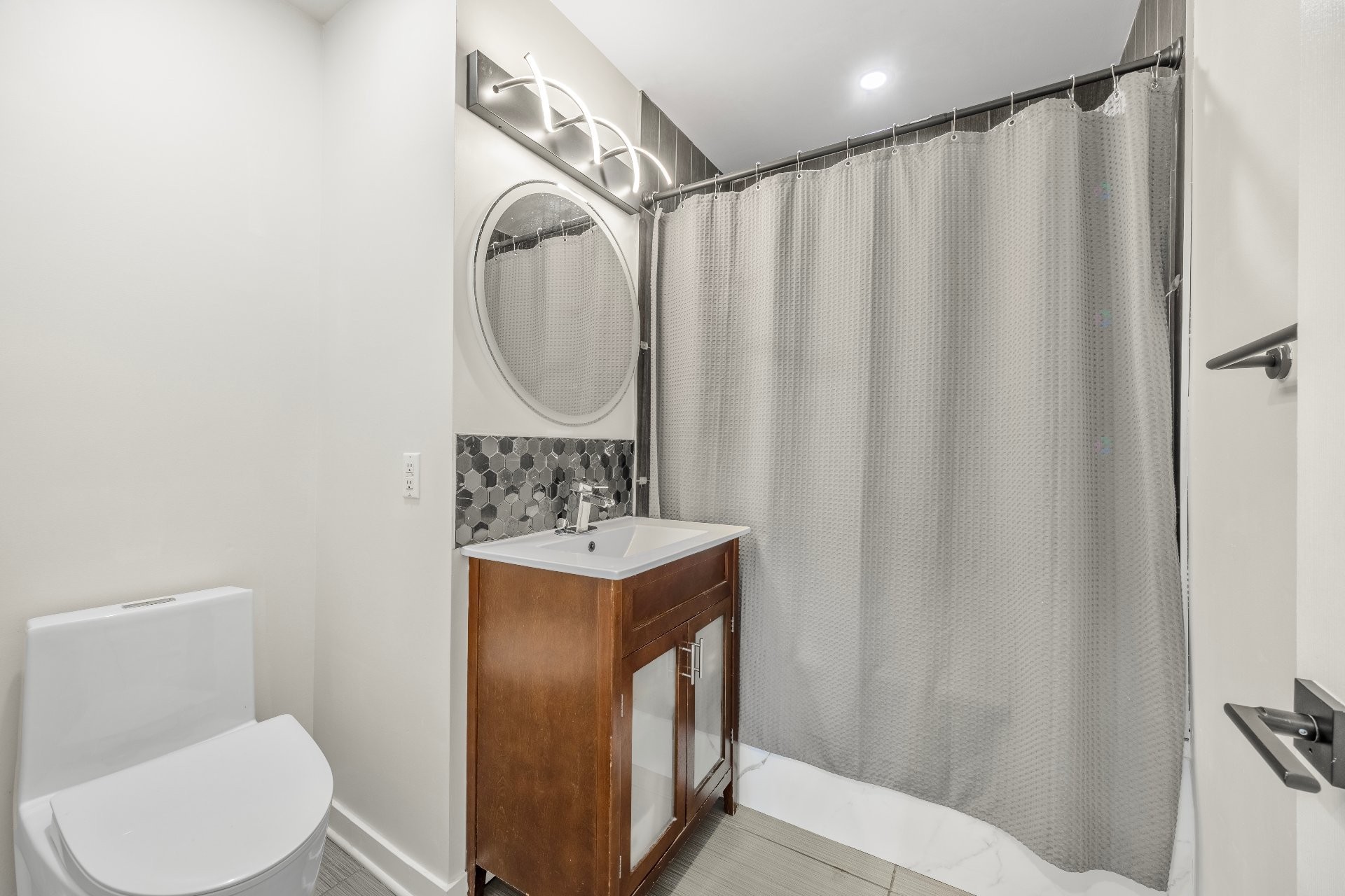 









295


Rue Sherbrooke

,
Sainte-Thérèse,




QC
J7E2C5

