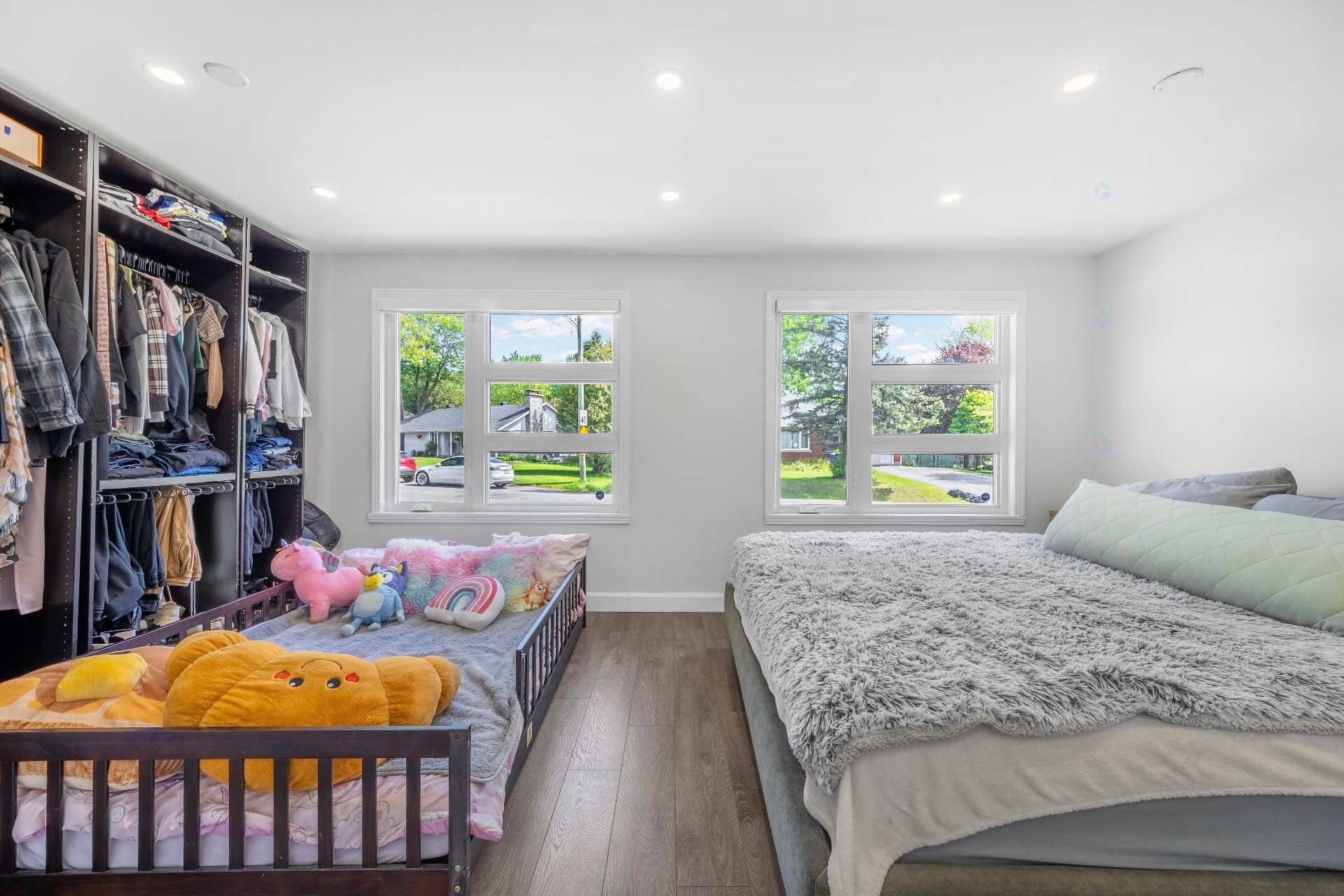 









295


Rue Sherbrooke

,
Sainte-Thérèse,




QC
J7E2C5

