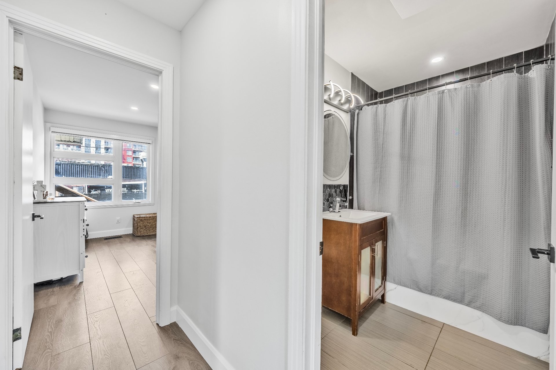 









295


Rue Sherbrooke

,
Sainte-Thérèse,




QC
J7E2C5

