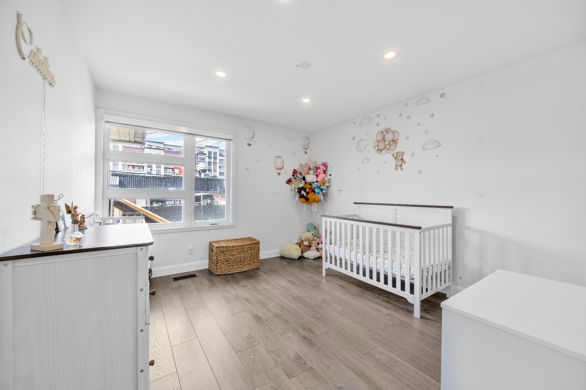 









295


Rue Sherbrooke

,
Sainte-Thérèse,




QC
J7E2C5

