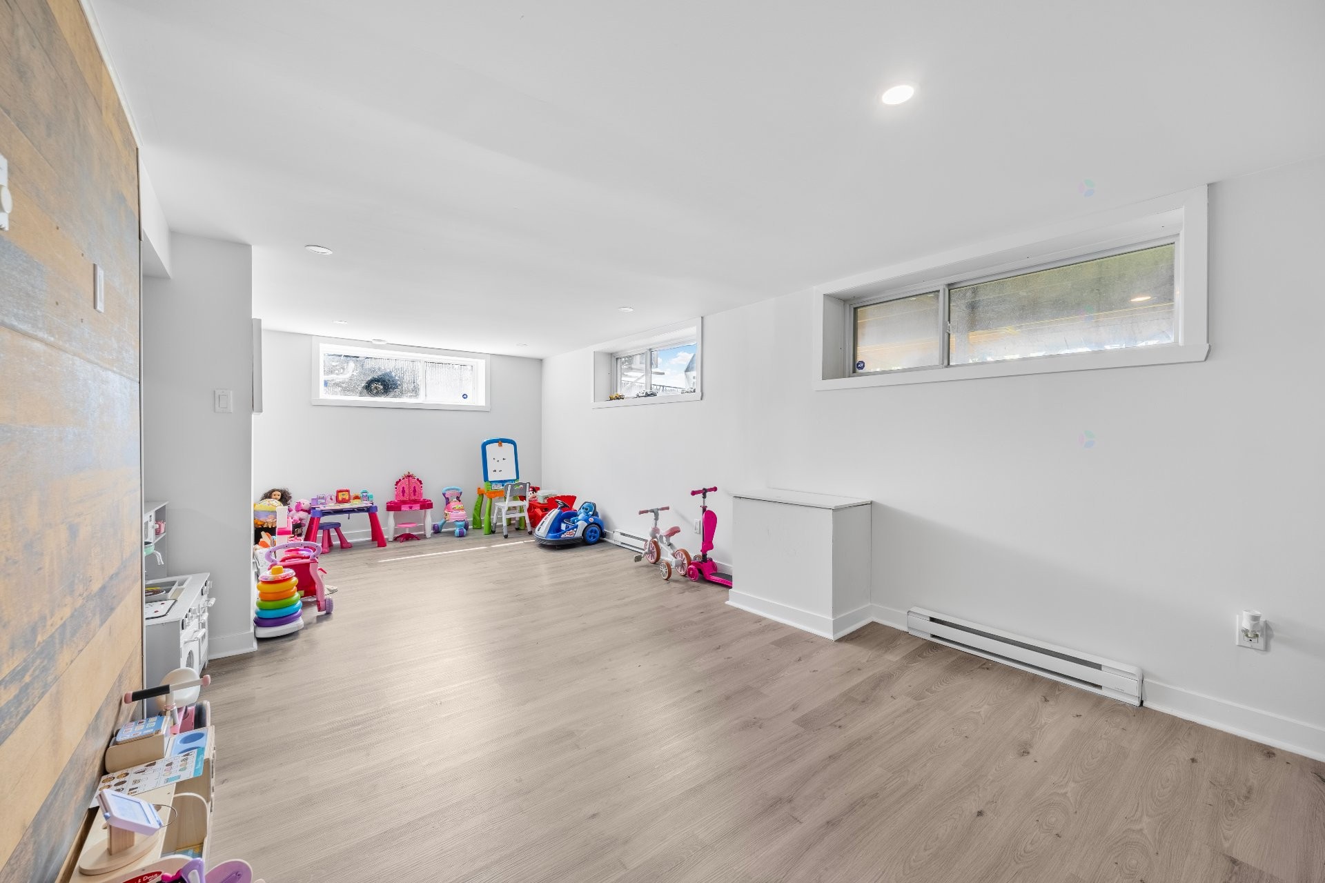 









295


Rue Sherbrooke

,
Sainte-Thérèse,




QC
J7E2C5

