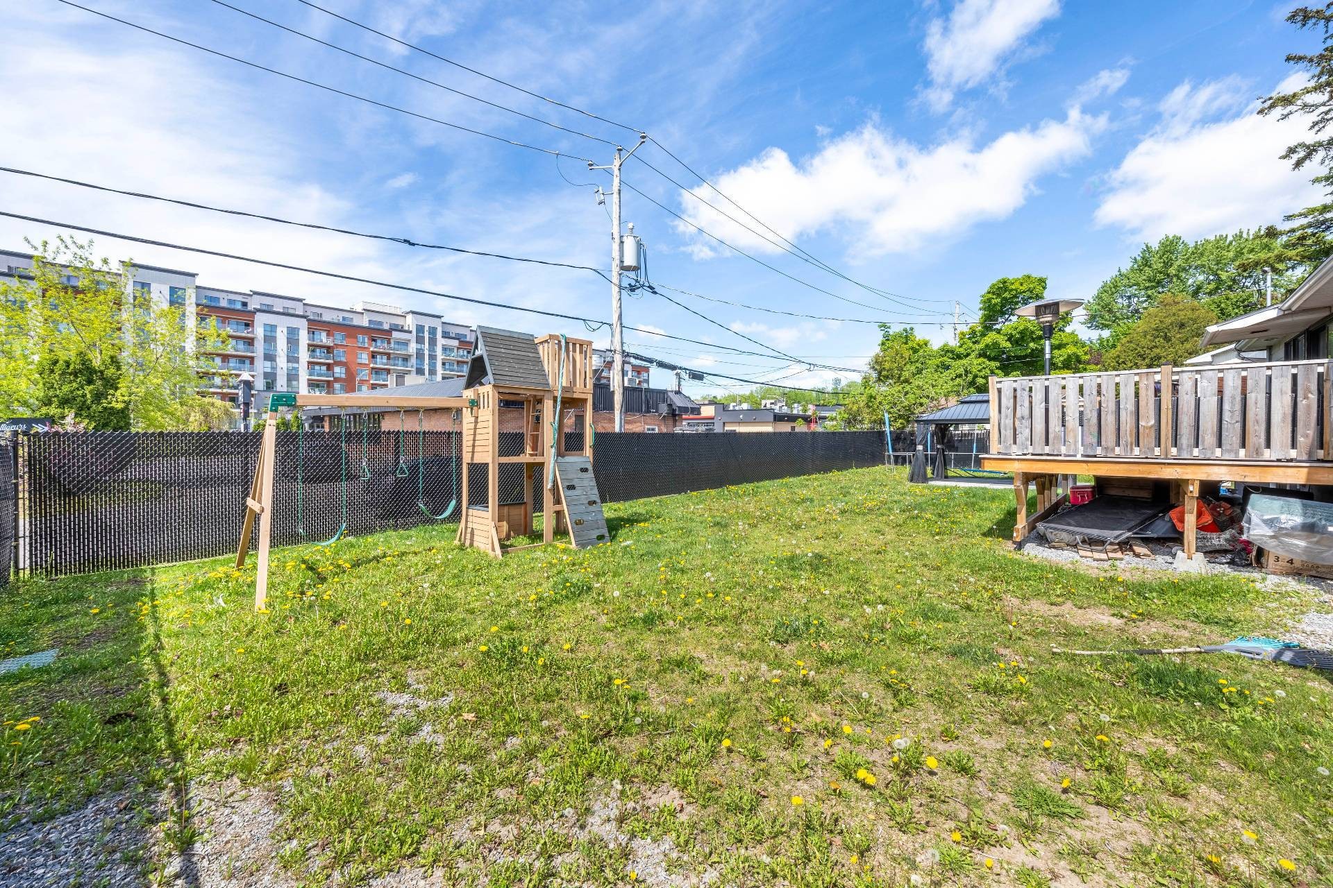 









295


Rue Sherbrooke

,
Sainte-Thérèse,




QC
J7E2C5

