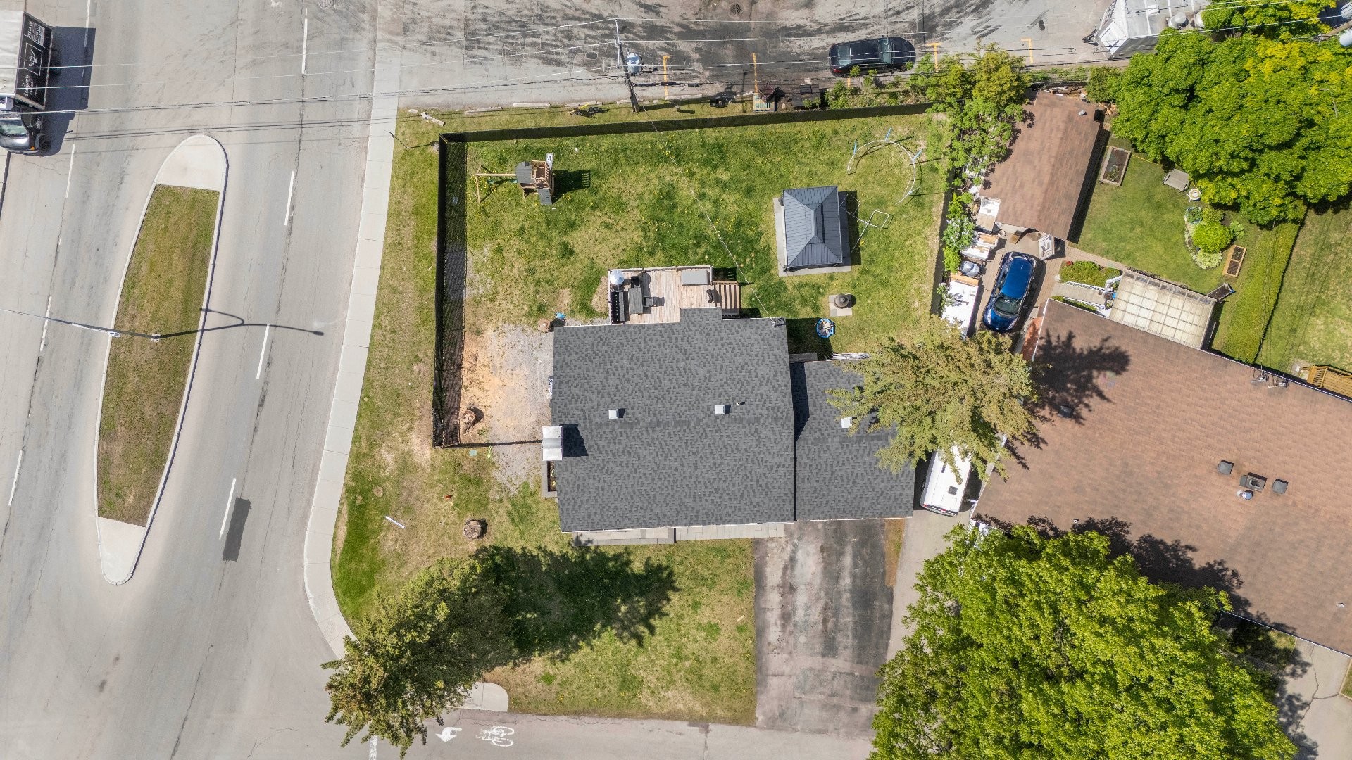 









295


Rue Sherbrooke

,
Sainte-Thérèse,




QC
J7E2C5

