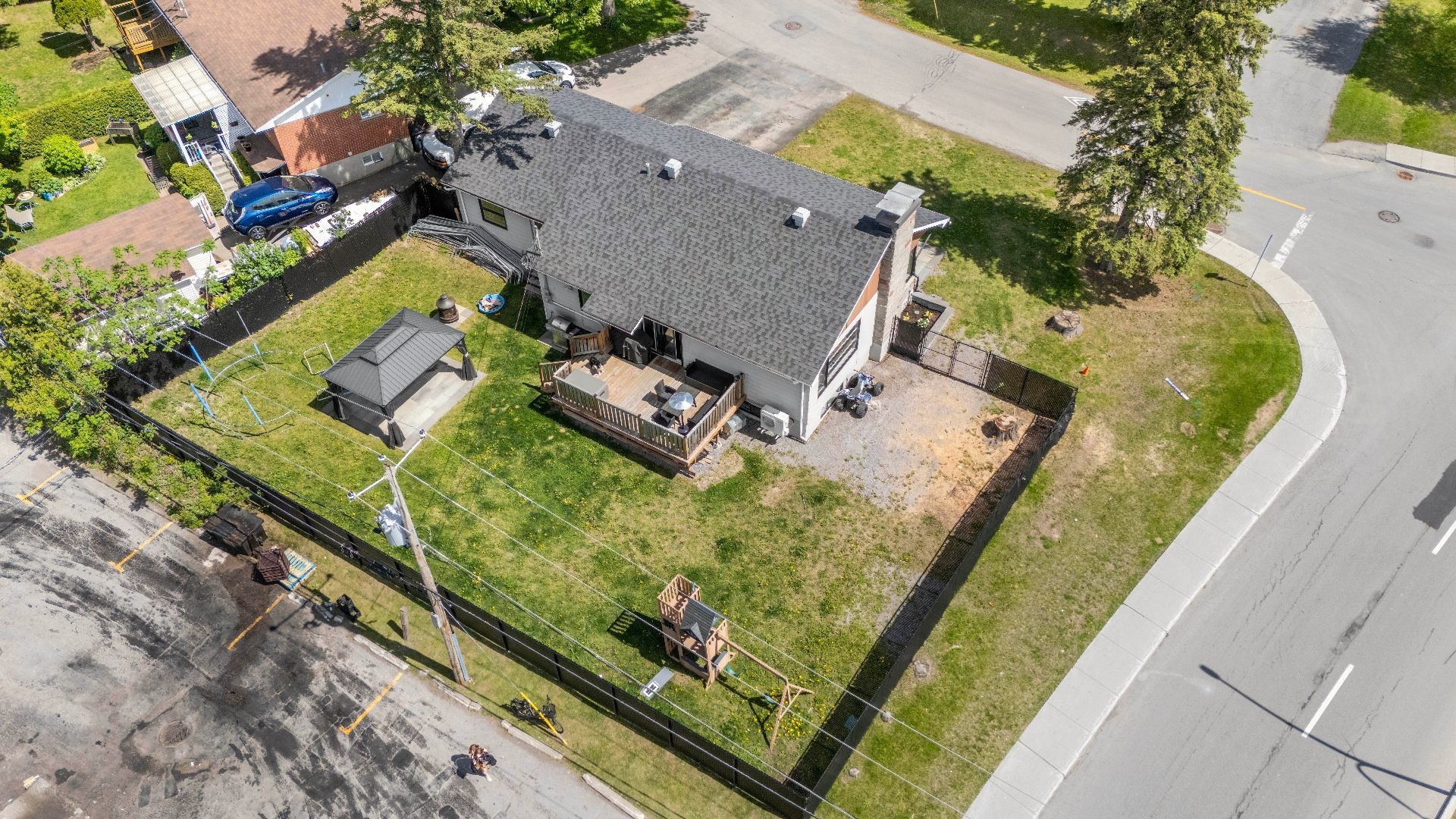 









295


Rue Sherbrooke

,
Sainte-Thérèse,




QC
J7E2C5

