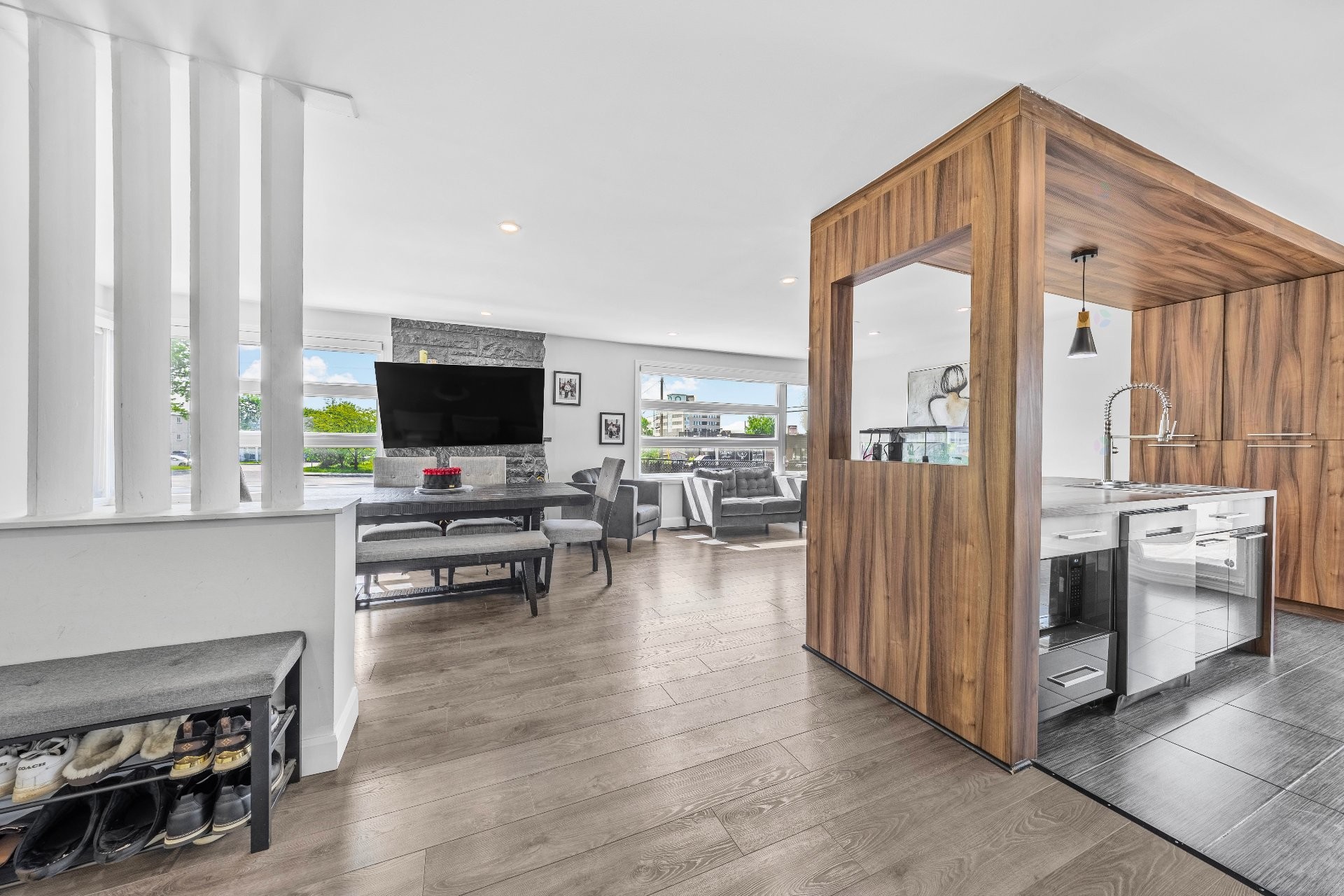 









295


Rue Sherbrooke

,
Sainte-Thérèse,




QC
J7E2C5


