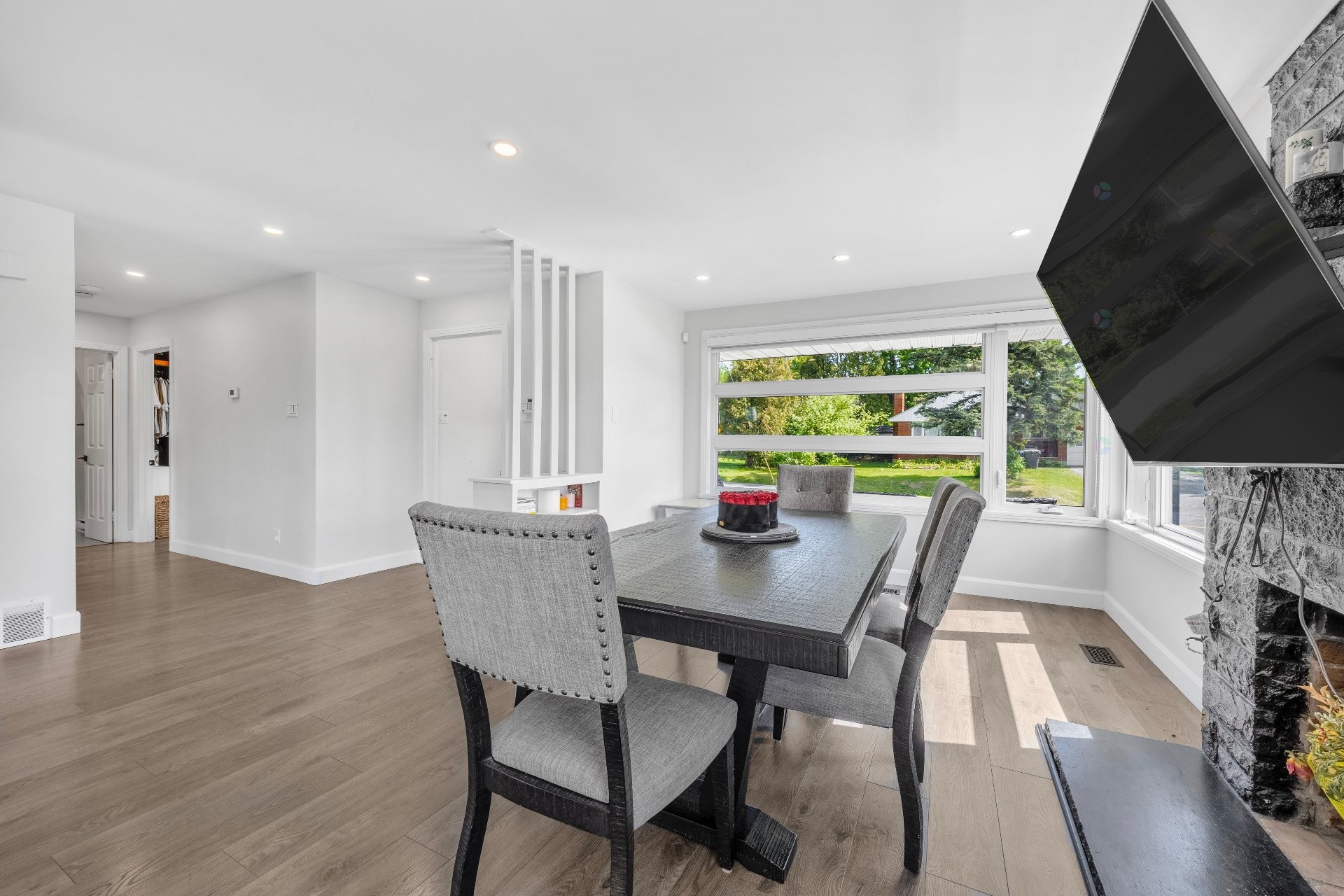 









295


Rue Sherbrooke

,
Sainte-Thérèse,




QC
J7E2C5

