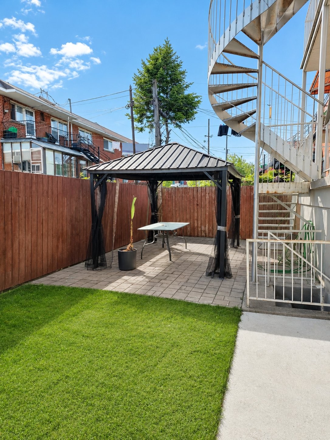 









9618


Rue De St-Firmin

,
Montréal (Ahuntsic-Cartierville),




QC
H2B2G2

