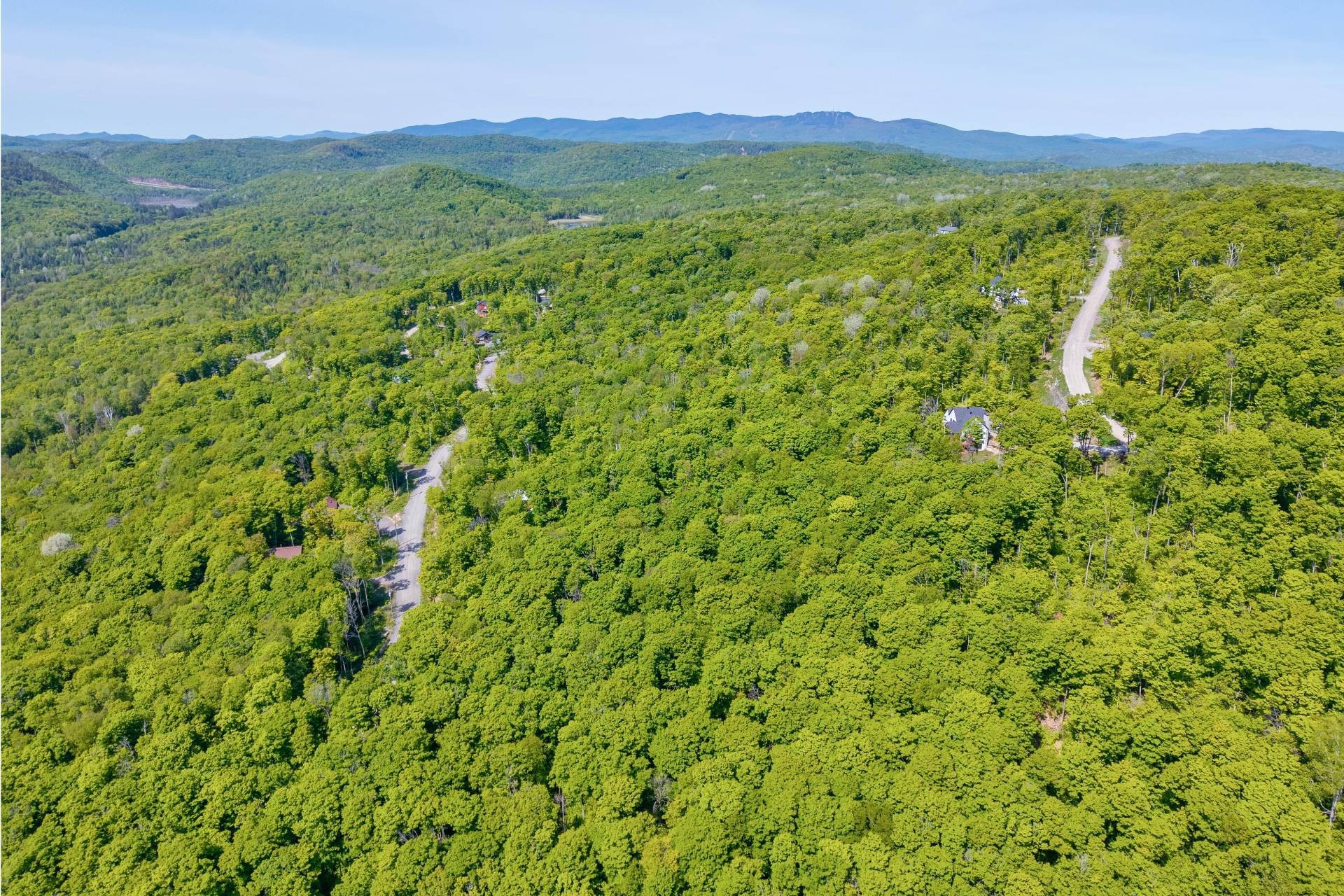 












Allée des Weskarinis

,
Mont-Tremblant,







QC
J8E2H6

