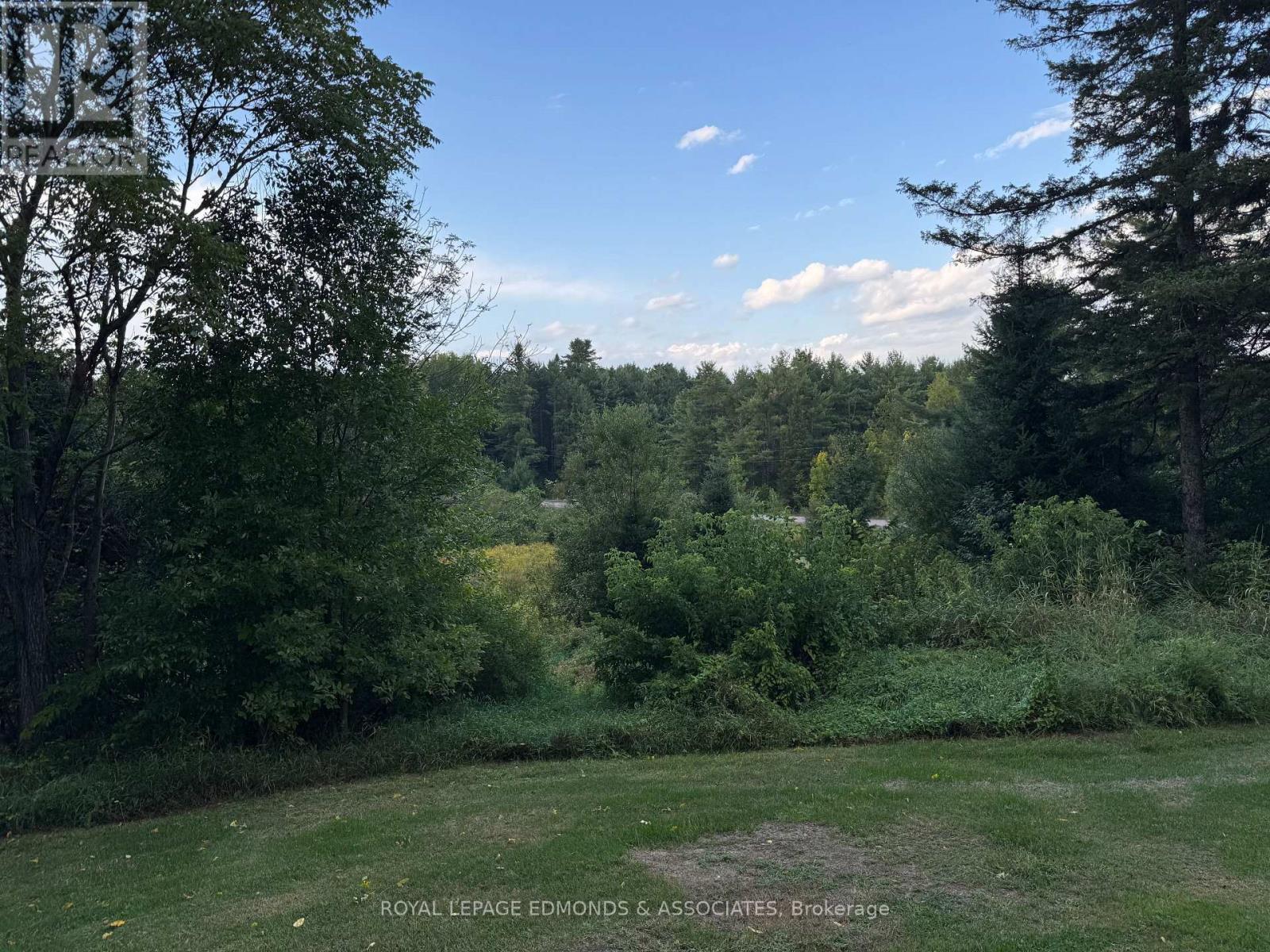 












27 STENCELLS ROAD

,
Laurentian Valley,




Ontario
K8A6W8

