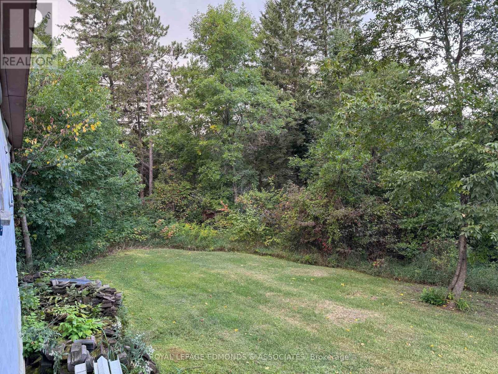 












27 STENCELLS ROAD

,
Laurentian Valley,




Ontario
K8A6W8

