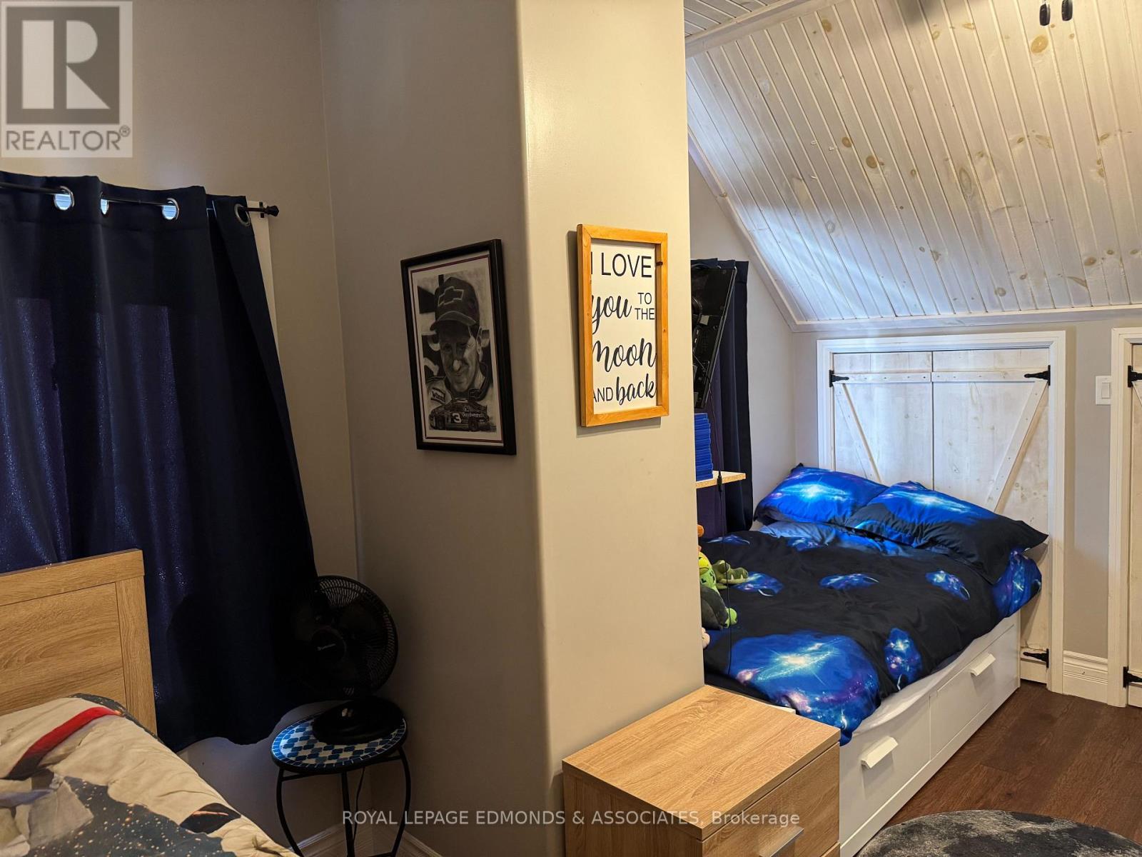 












27 STENCELLS ROAD

,
Laurentian Valley,




Ontario
K8A6W8

