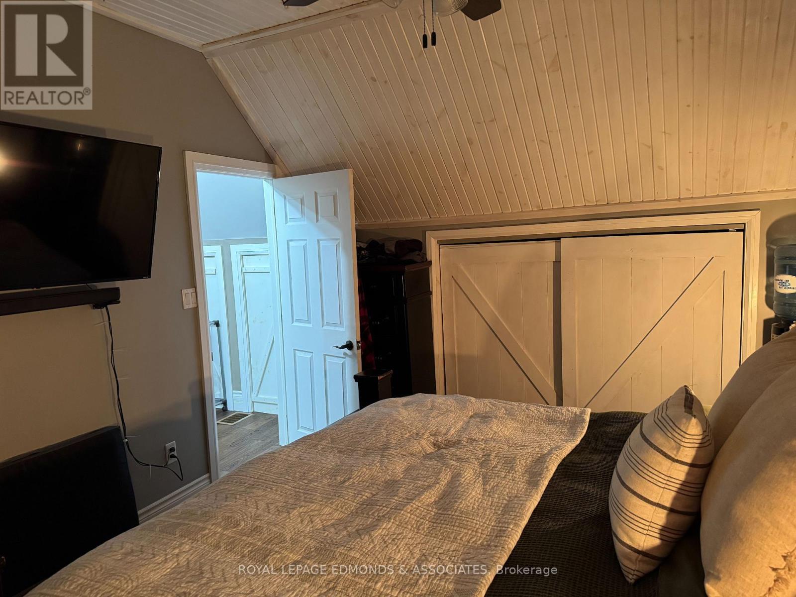 












27 STENCELLS ROAD

,
Laurentian Valley,




Ontario
K8A6W8

