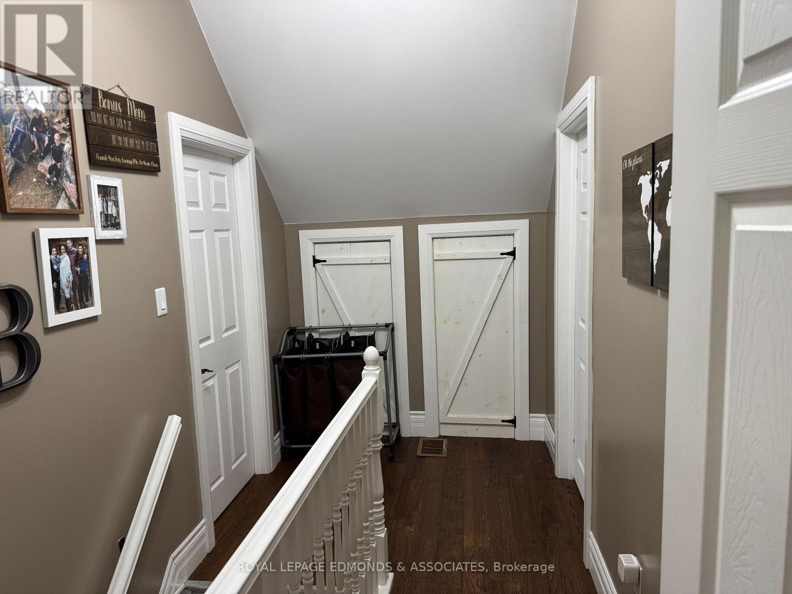 












27 STENCELLS ROAD

,
Laurentian Valley,




Ontario
K8A6W8

