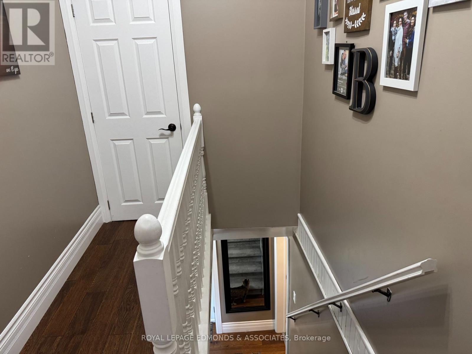 












27 STENCELLS ROAD

,
Laurentian Valley,




Ontario
K8A6W8

