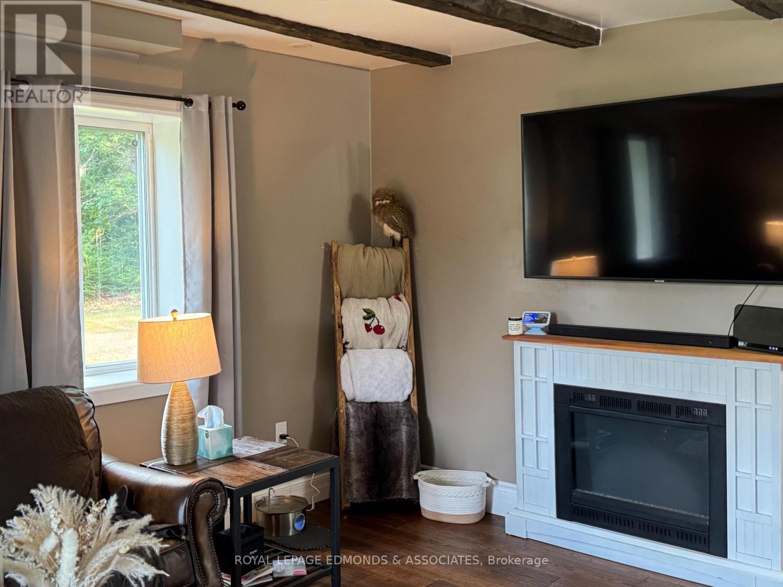 












27 STENCELLS ROAD

,
Laurentian Valley,




Ontario
K8A6W8

