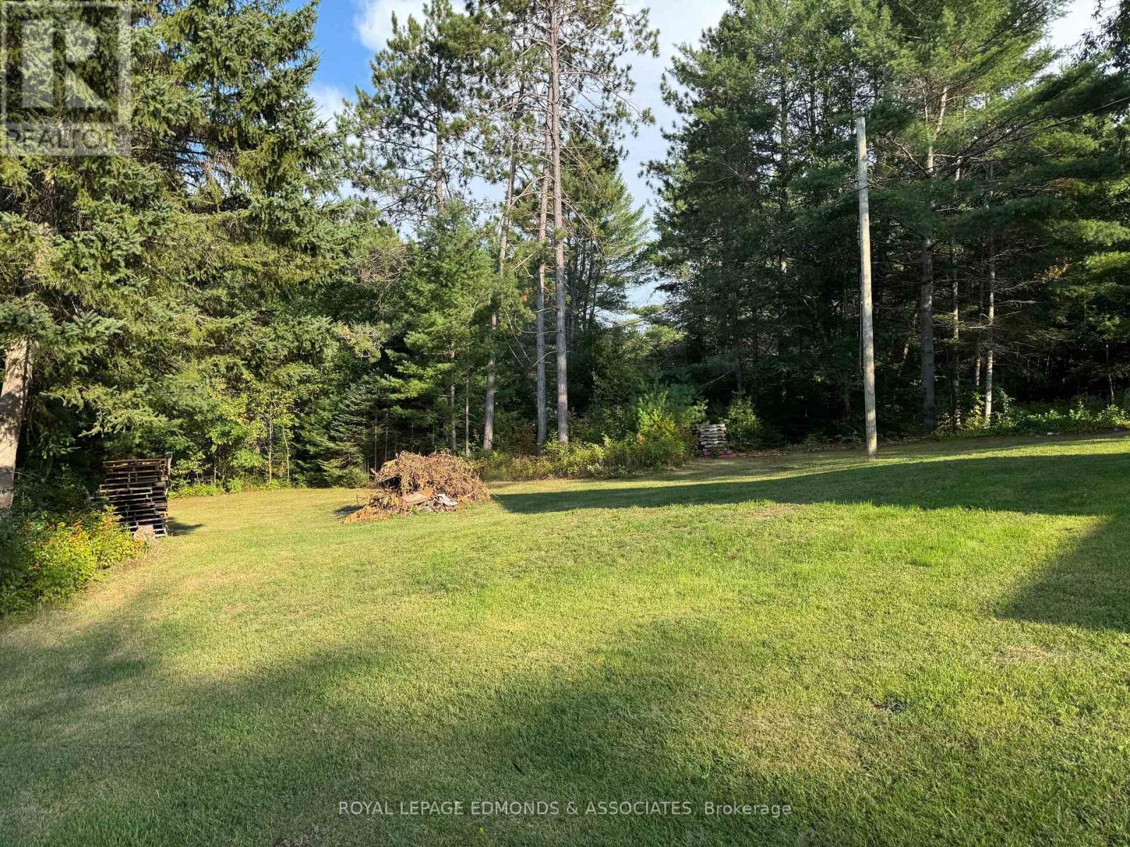 












27 STENCELLS ROAD

,
Laurentian Valley,




Ontario
K8A6W8

