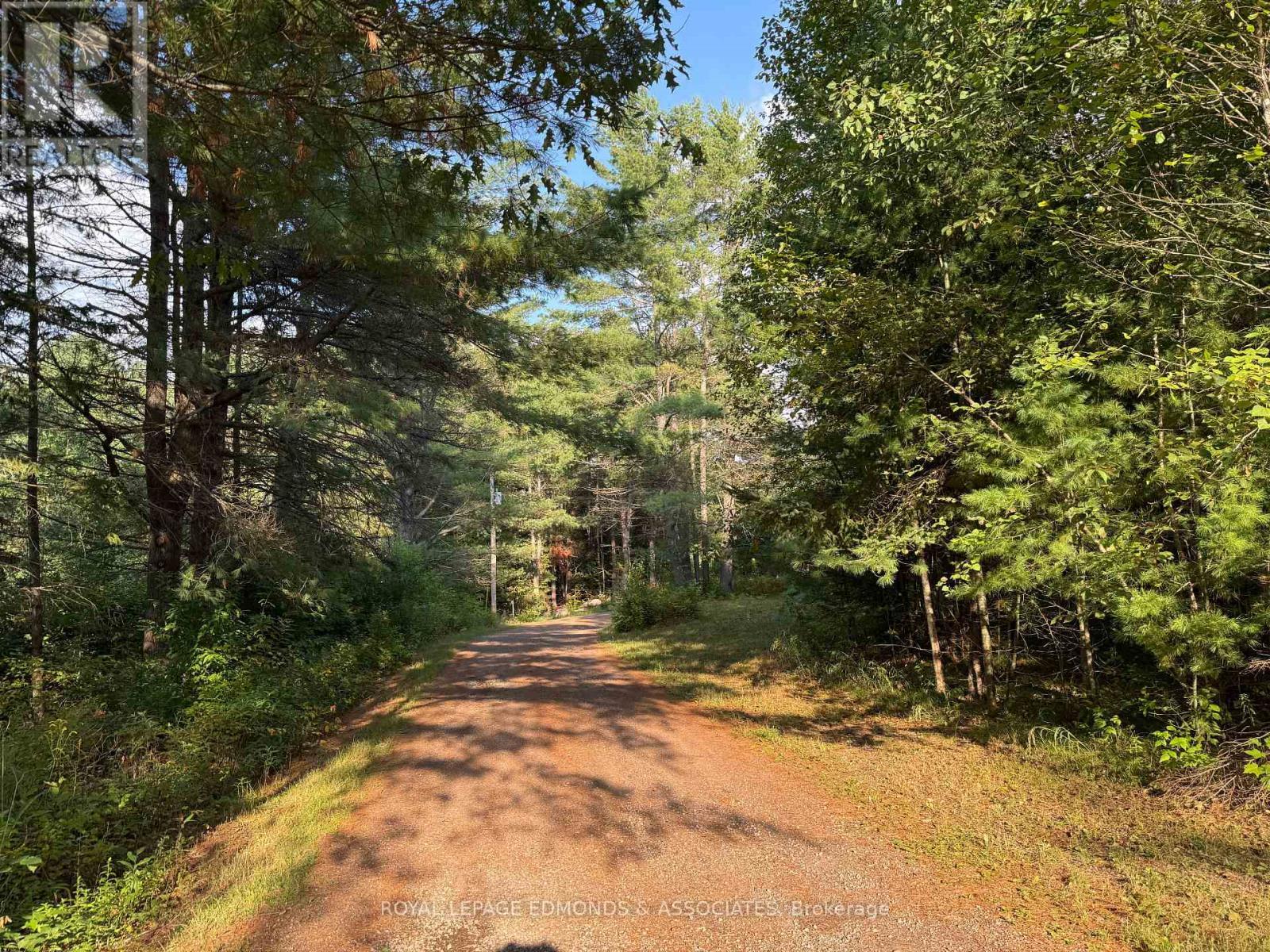 












27 STENCELLS ROAD

,
Laurentian Valley,




Ontario
K8A6W8

