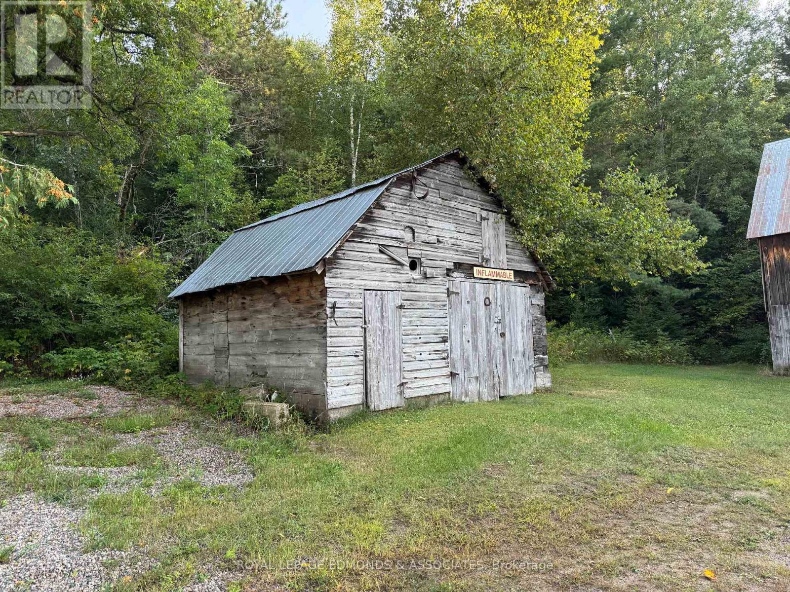 












27 STENCELLS ROAD

,
Laurentian Valley,




Ontario
K8A6W8

