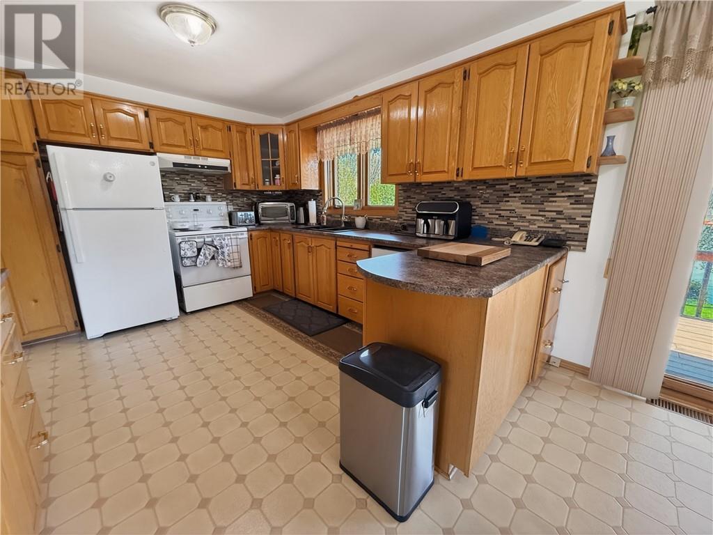 












44 North Oakcliff Drive

,
Mindemoya, Manitoulin Island,




Ontario
P0P1S0

